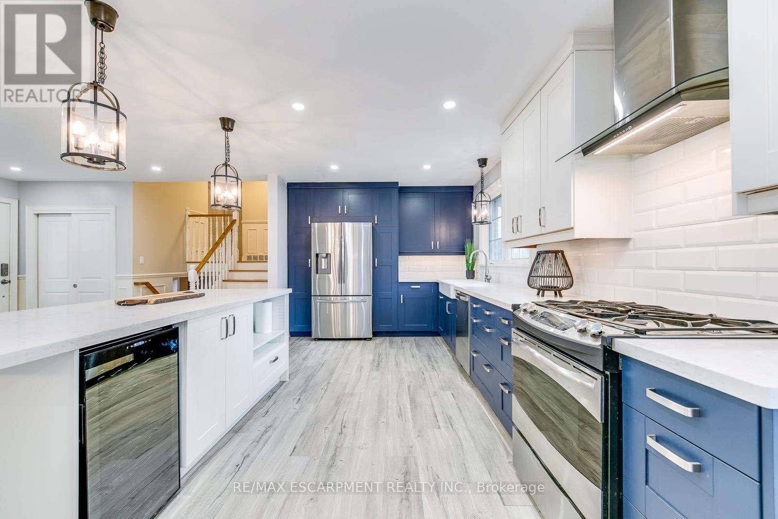 Photo 16 of 269 Camborne Crescent, Burlington ON