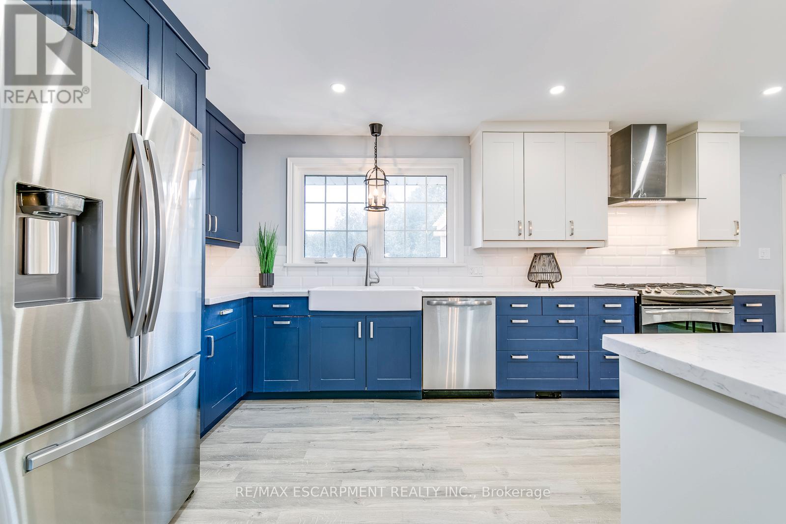 Photo 19 of 269 Camborne Crescent, Burlington ON