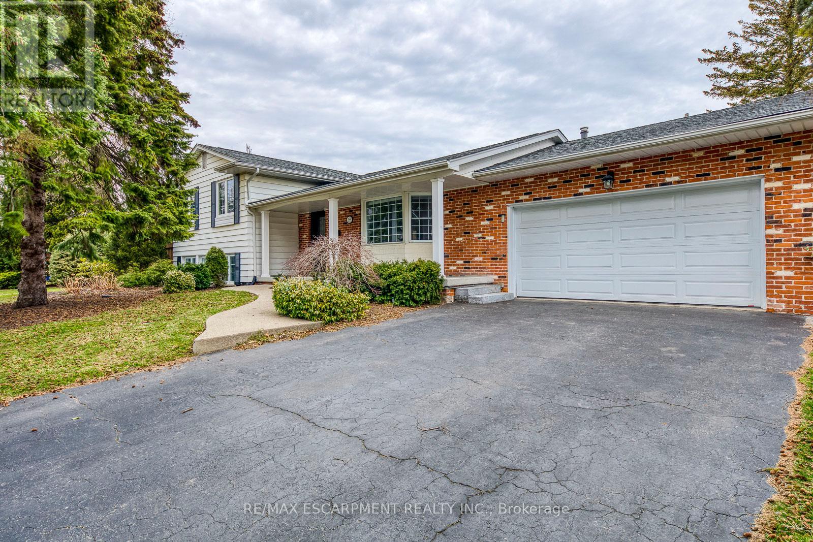 Photo 2 of 269 Camborne Crescent, Burlington ON