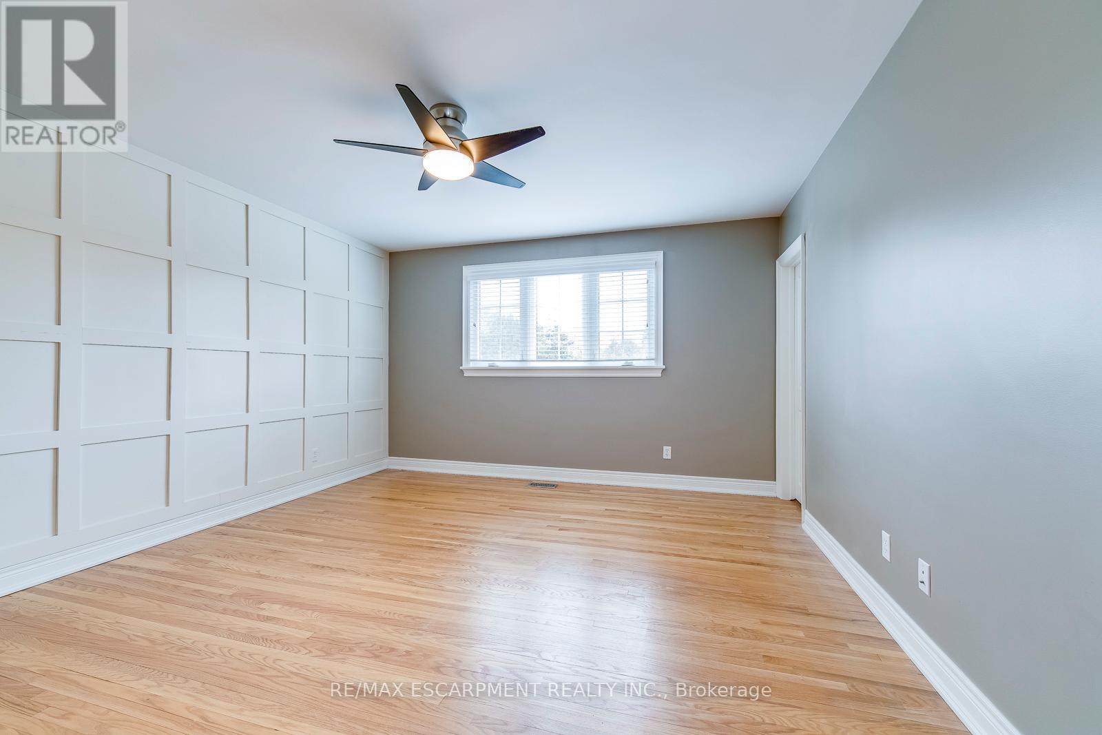 Photo 23 of 269 Camborne Crescent, Burlington ON