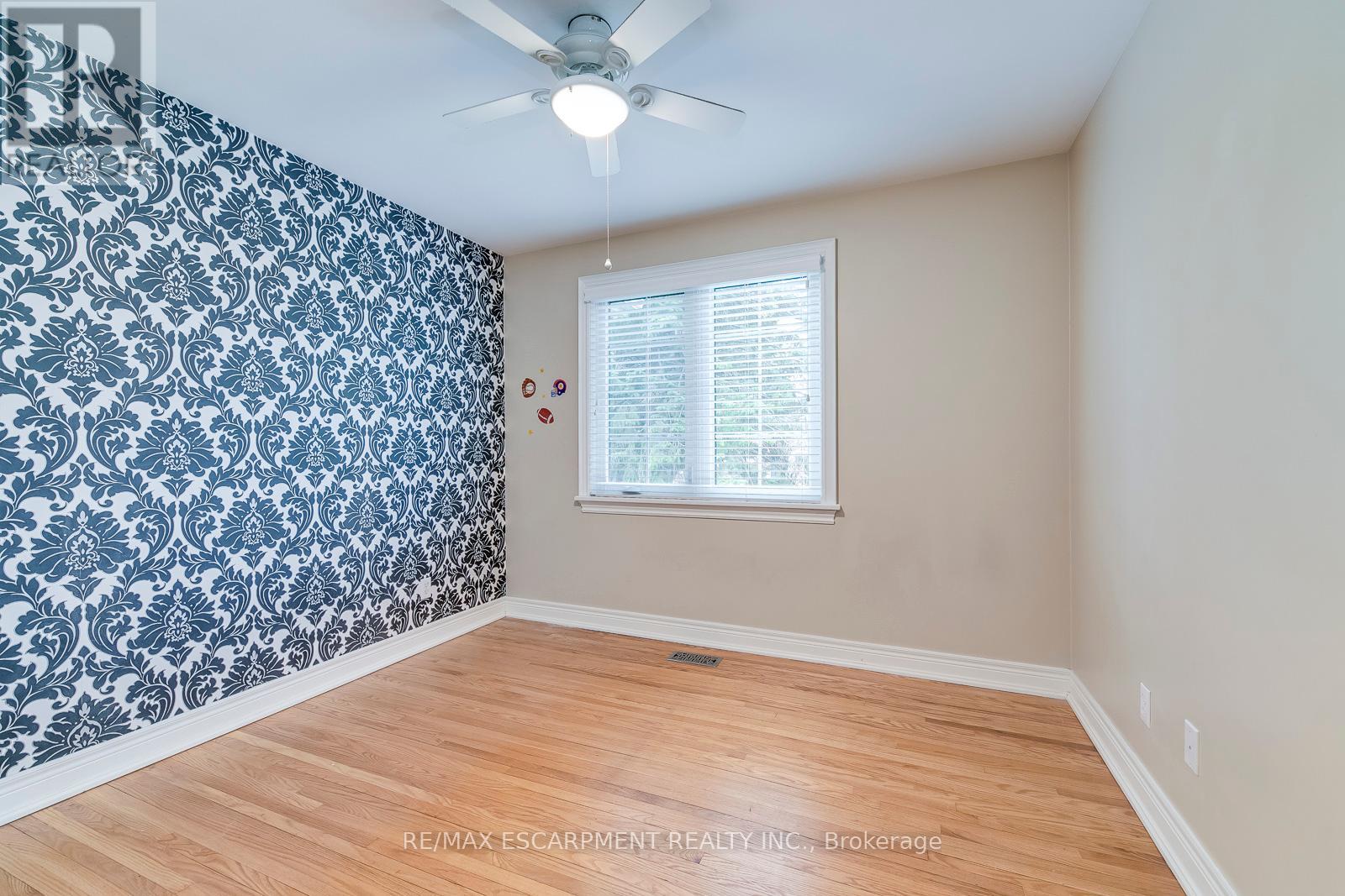 Photo 24 of 269 Camborne Crescent, Burlington ON