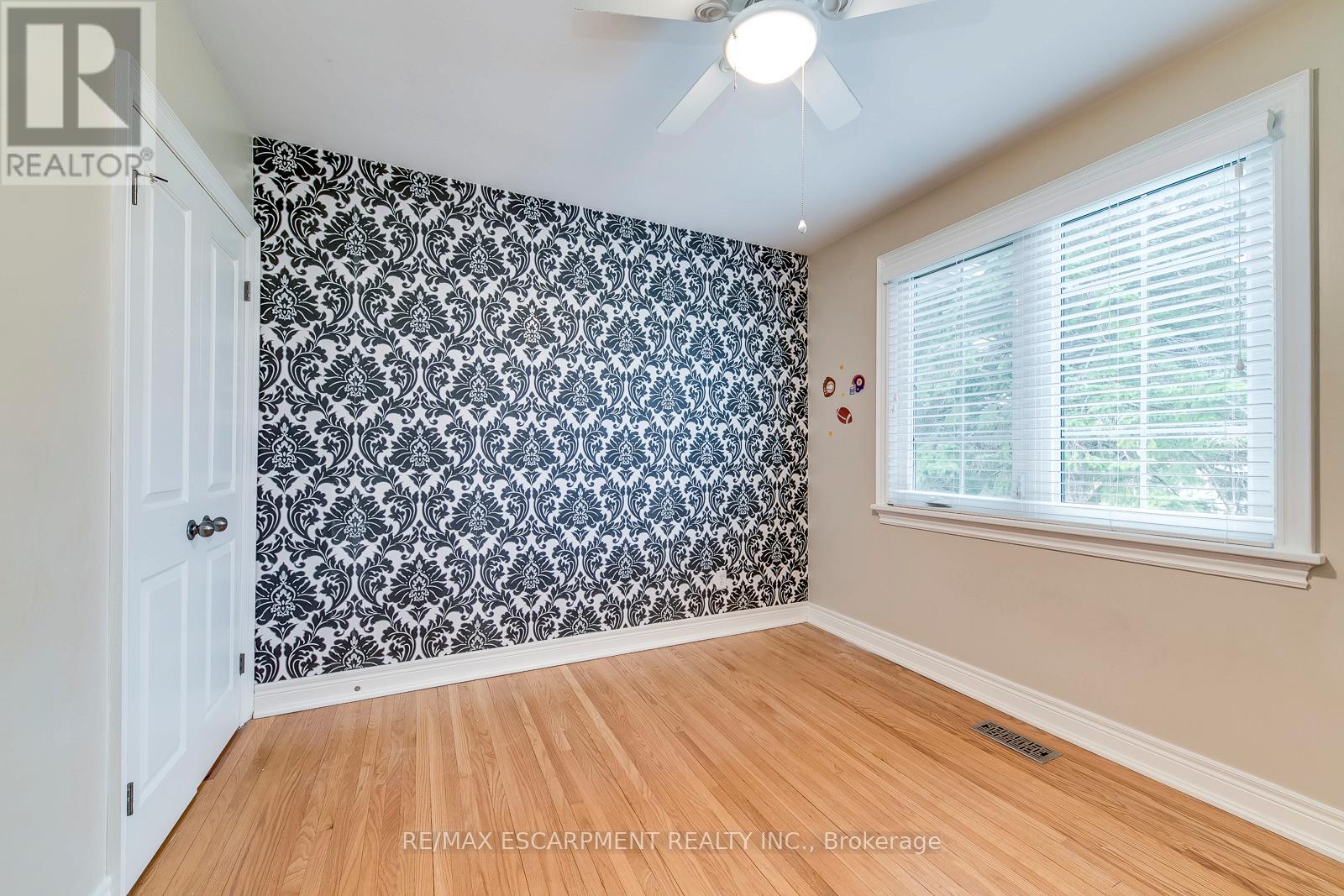 Photo 25 of 269 Camborne Crescent, Burlington ON