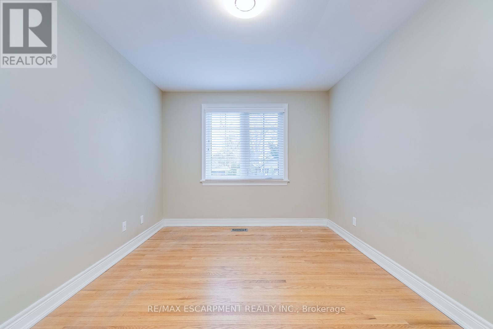 Photo 26 of 269 Camborne Crescent, Burlington ON