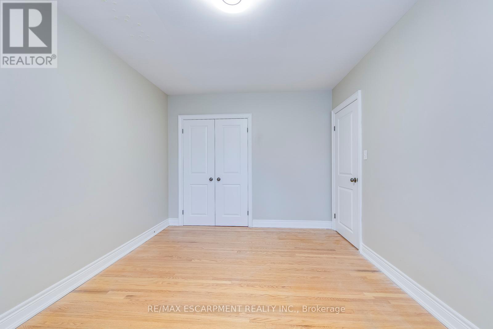 Photo 27 of 269 Camborne Crescent, Burlington ON