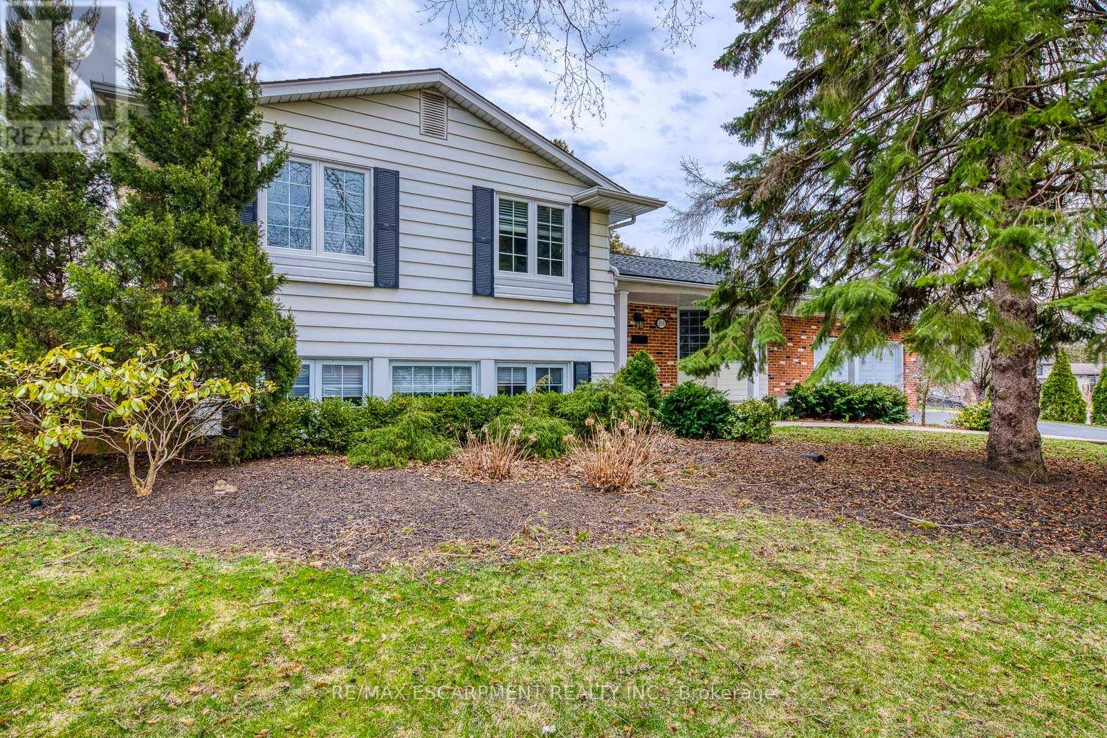 Photo 3 of 269 Camborne Crescent, Burlington ON
