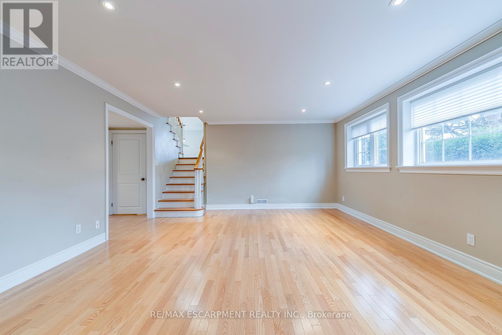 Photo 31 of 269 Camborne Crescent, Burlington ON