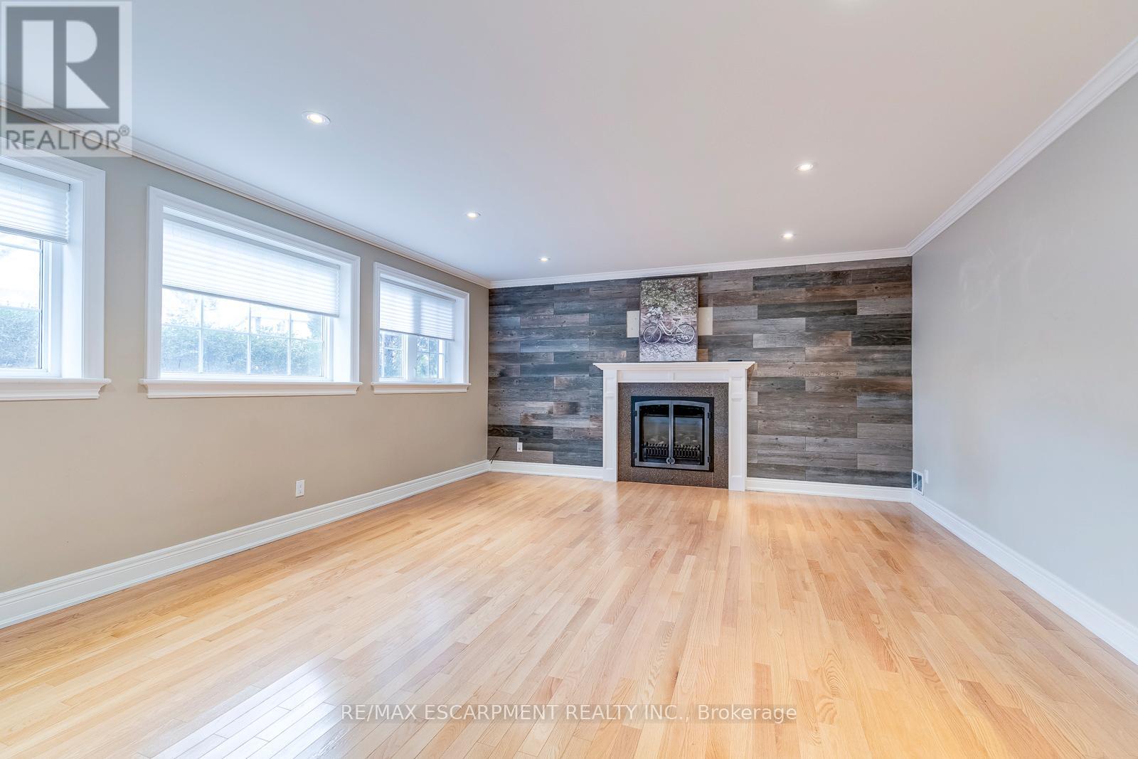 Photo 32 of 269 Camborne Crescent, Burlington ON