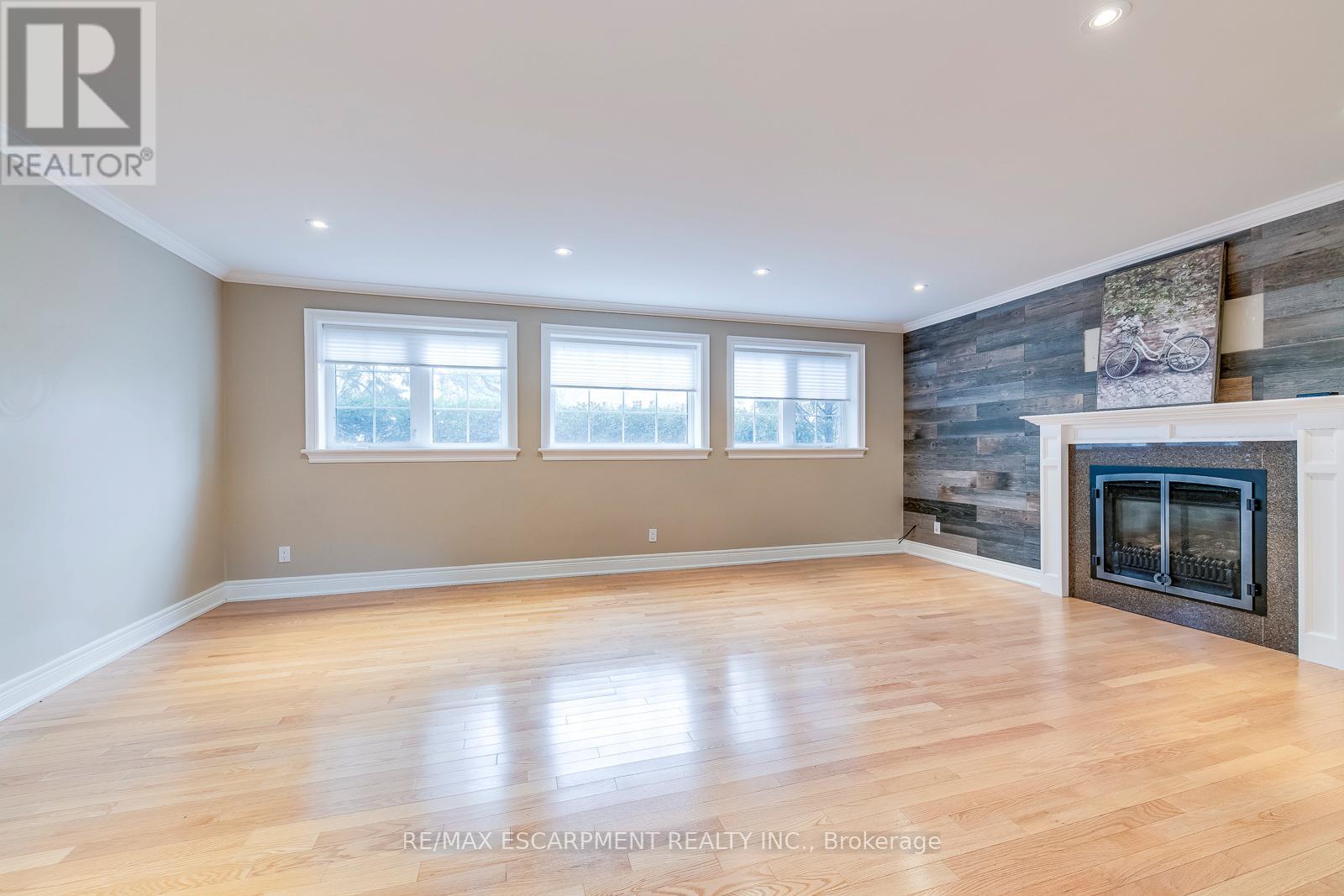 Photo 33 of 269 Camborne Crescent, Burlington ON