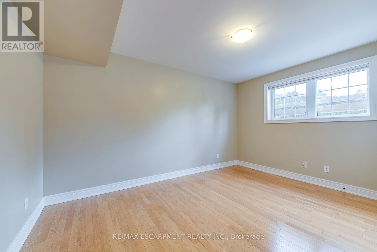Photo 34 of 269 Camborne Crescent, Burlington ON