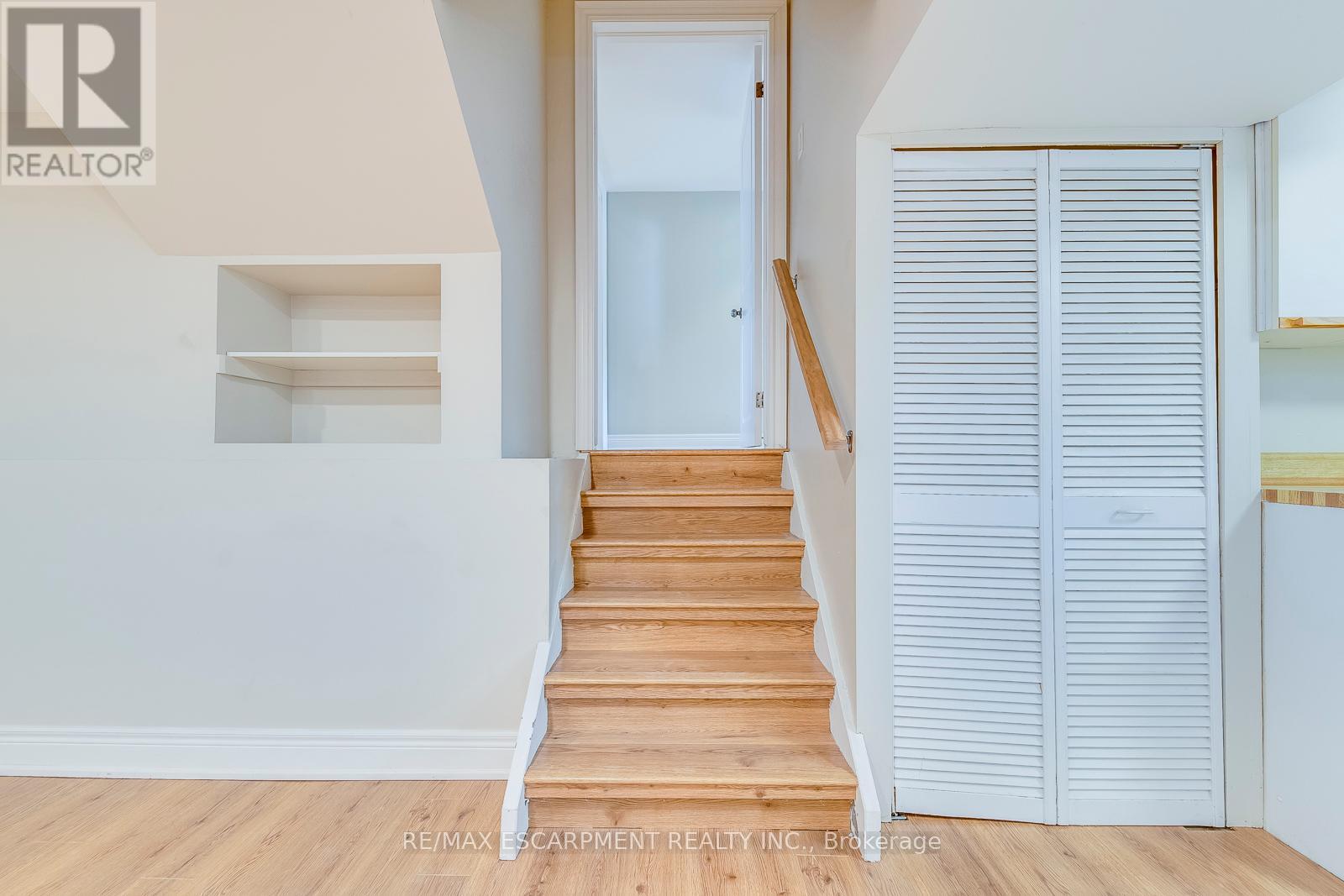 Photo 38 of 269 Camborne Crescent, Burlington ON