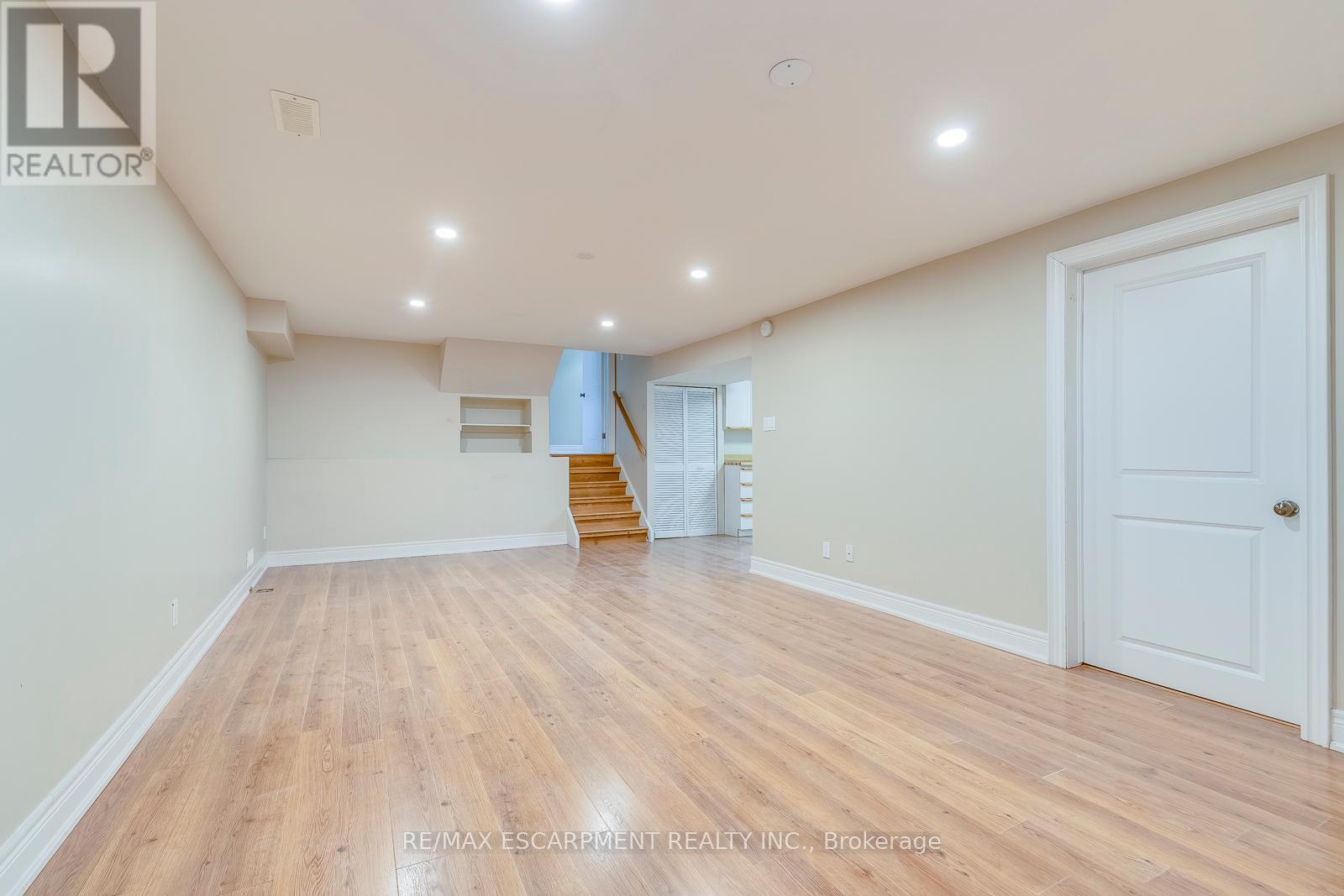 Photo 39 of 269 Camborne Crescent, Burlington ON