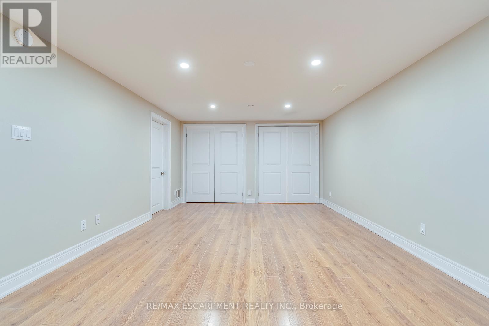 Photo 40 of 269 Camborne Crescent, Burlington ON