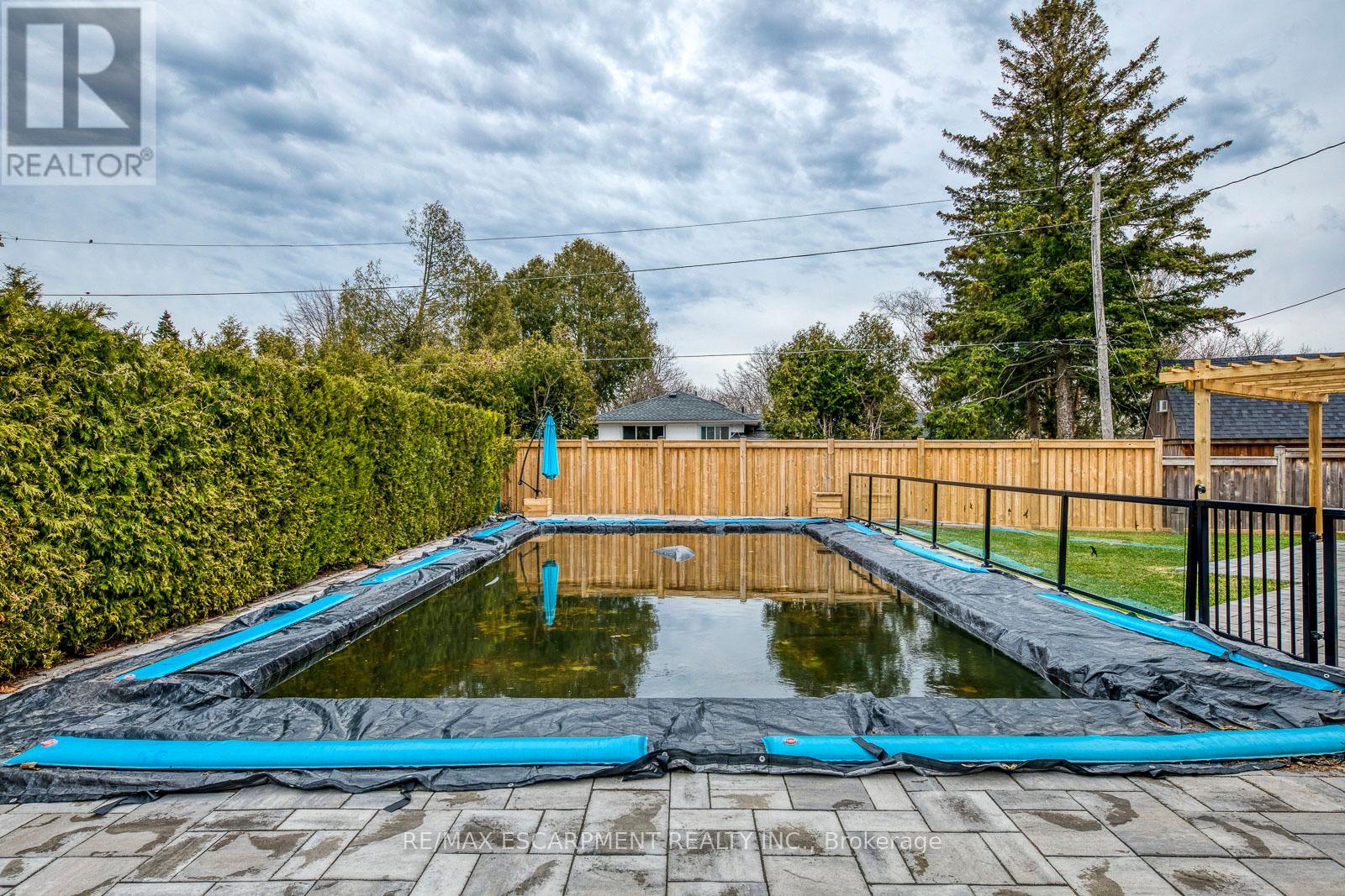 Photo 48 of 269 Camborne Crescent, Burlington ON