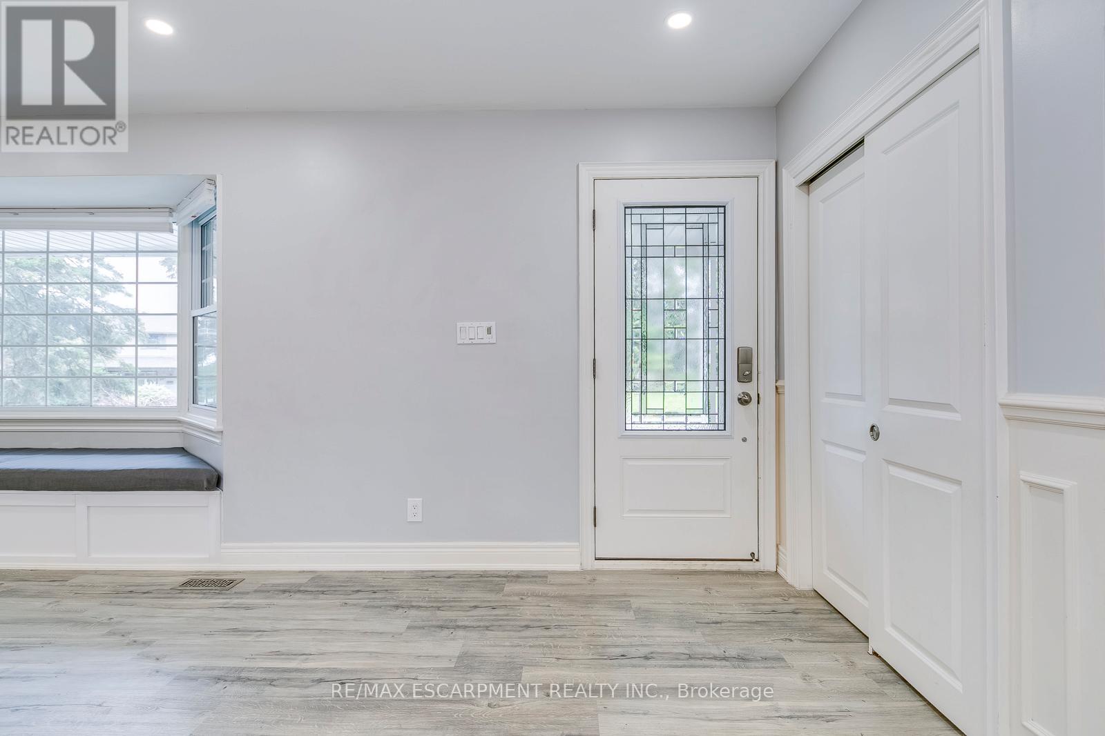 Photo 6 of 269 Camborne Crescent, Burlington ON