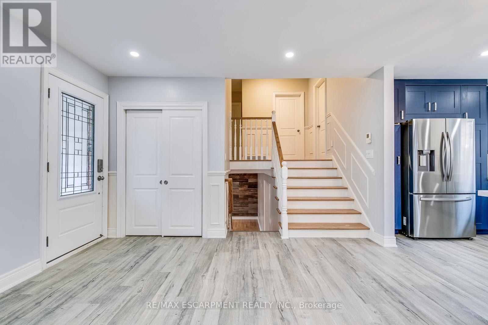 Photo 7 of 269 Camborne Crescent, Burlington ON