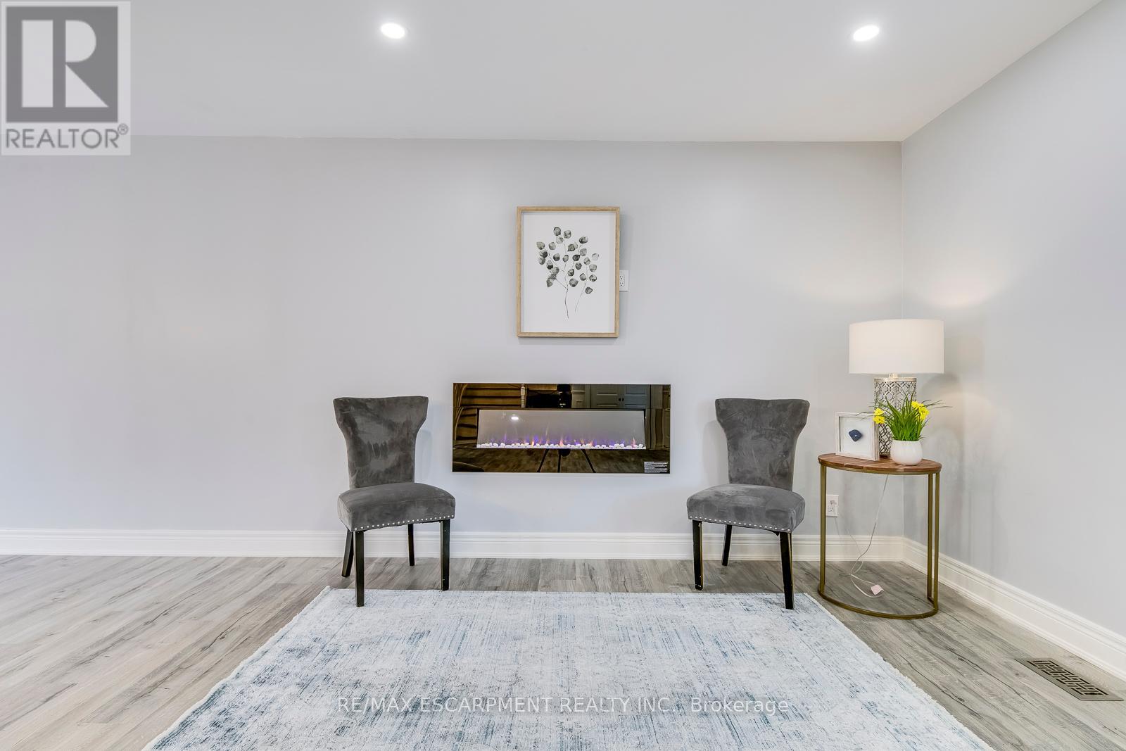 Photo 9 of 269 Camborne Crescent, Burlington ON