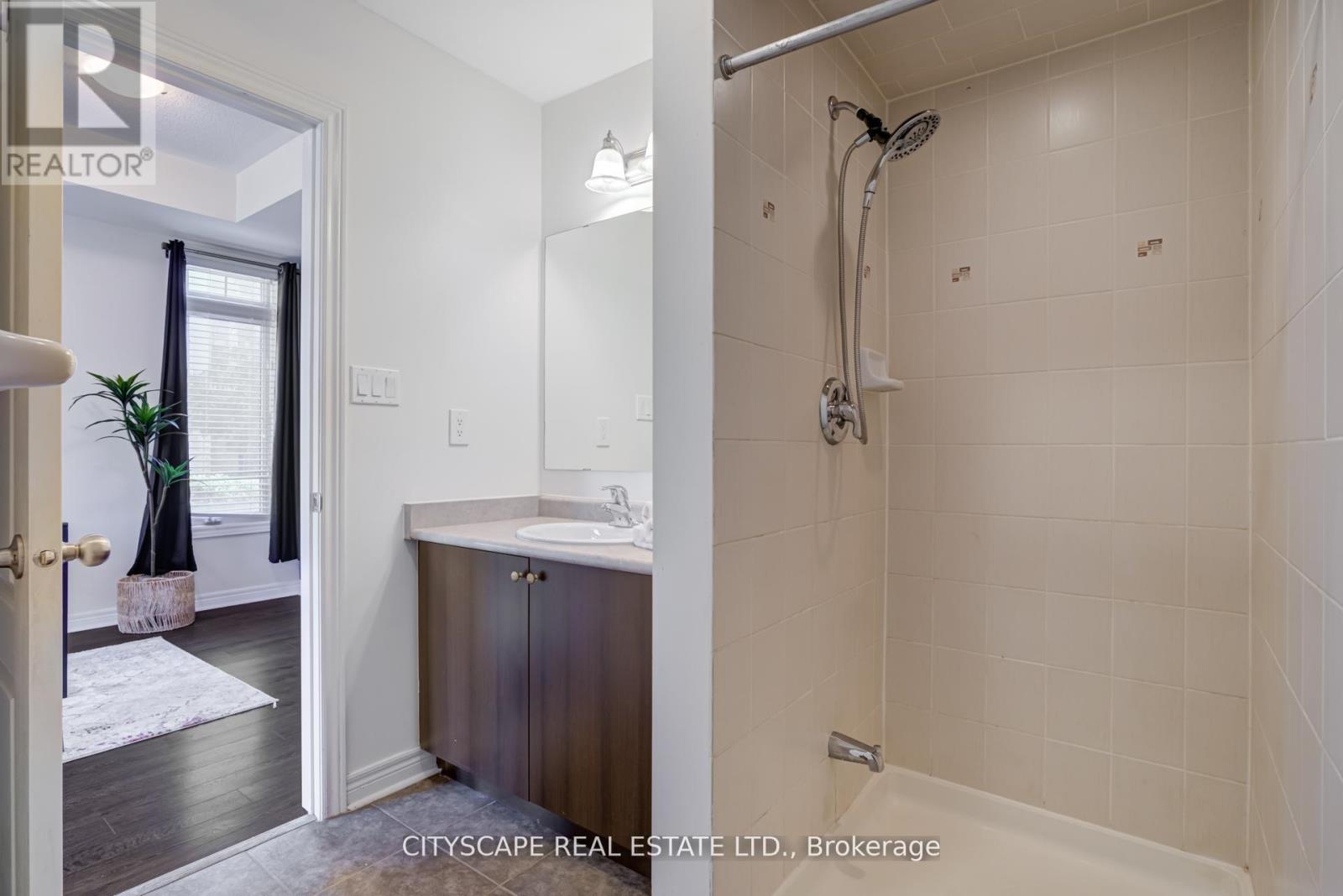 Photo 10 of 1 3380 Thomas Street, Mississauga ON