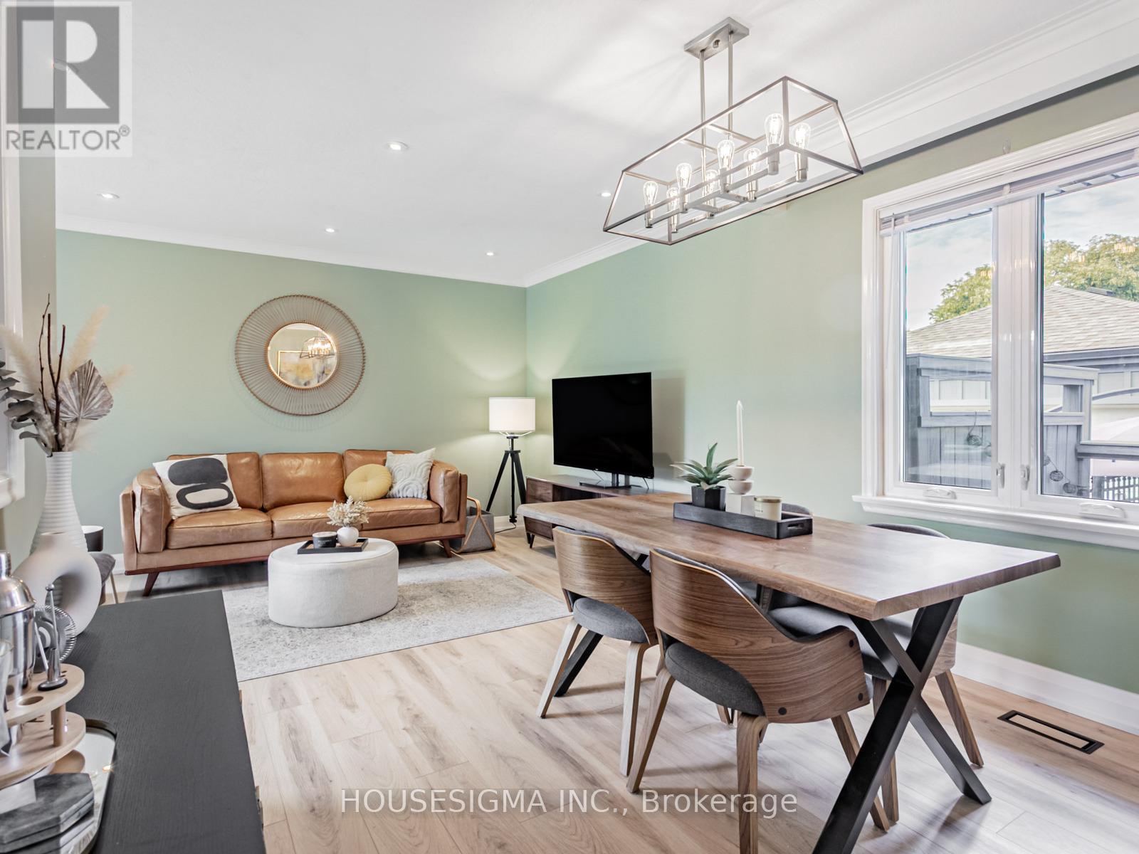 Photo 11 of 72 Ludstone Drive, Toronto ON
