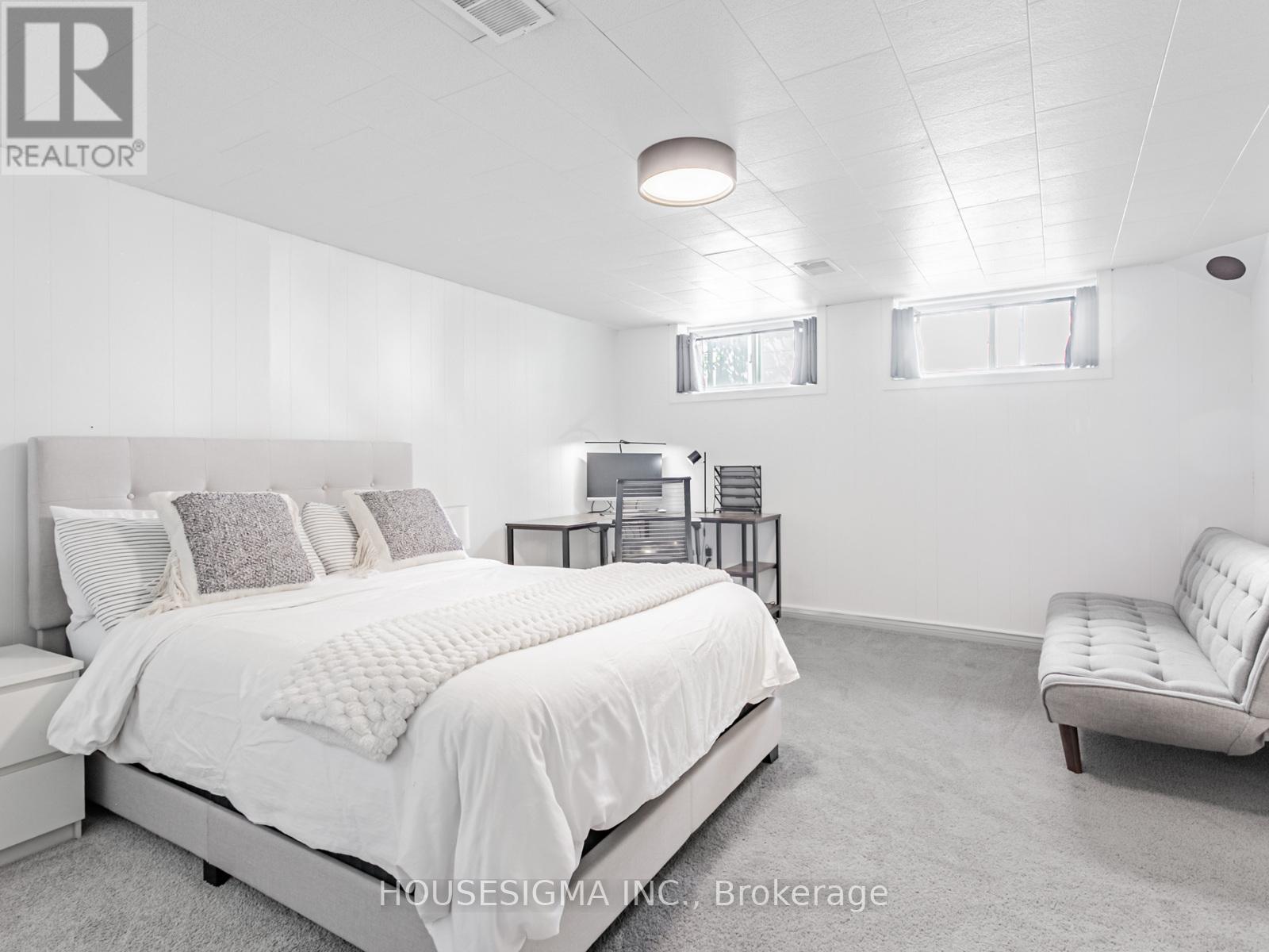 Photo 24 of 72 Ludstone Drive, Toronto ON