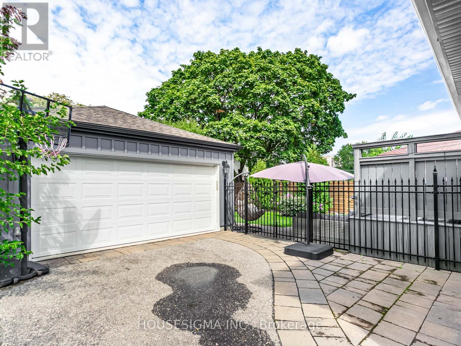 Photo 30 of 72 Ludstone Drive, Toronto ON