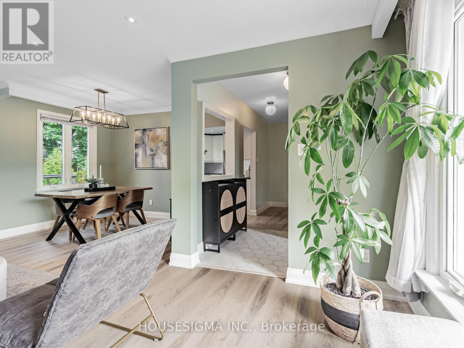 Photo 7 of 72 Ludstone Drive, Toronto ON