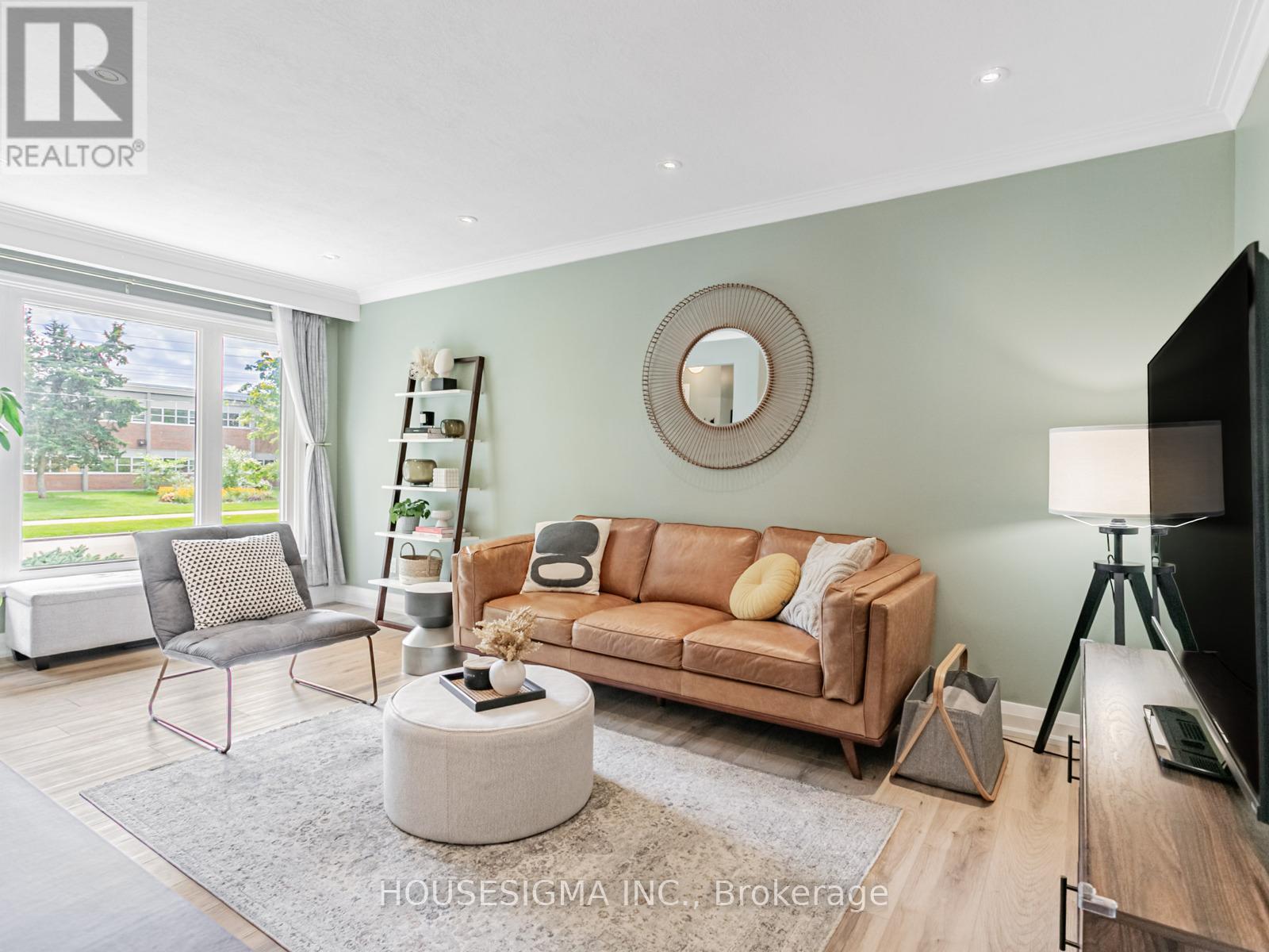 Photo 8 of 72 Ludstone Drive, Toronto ON