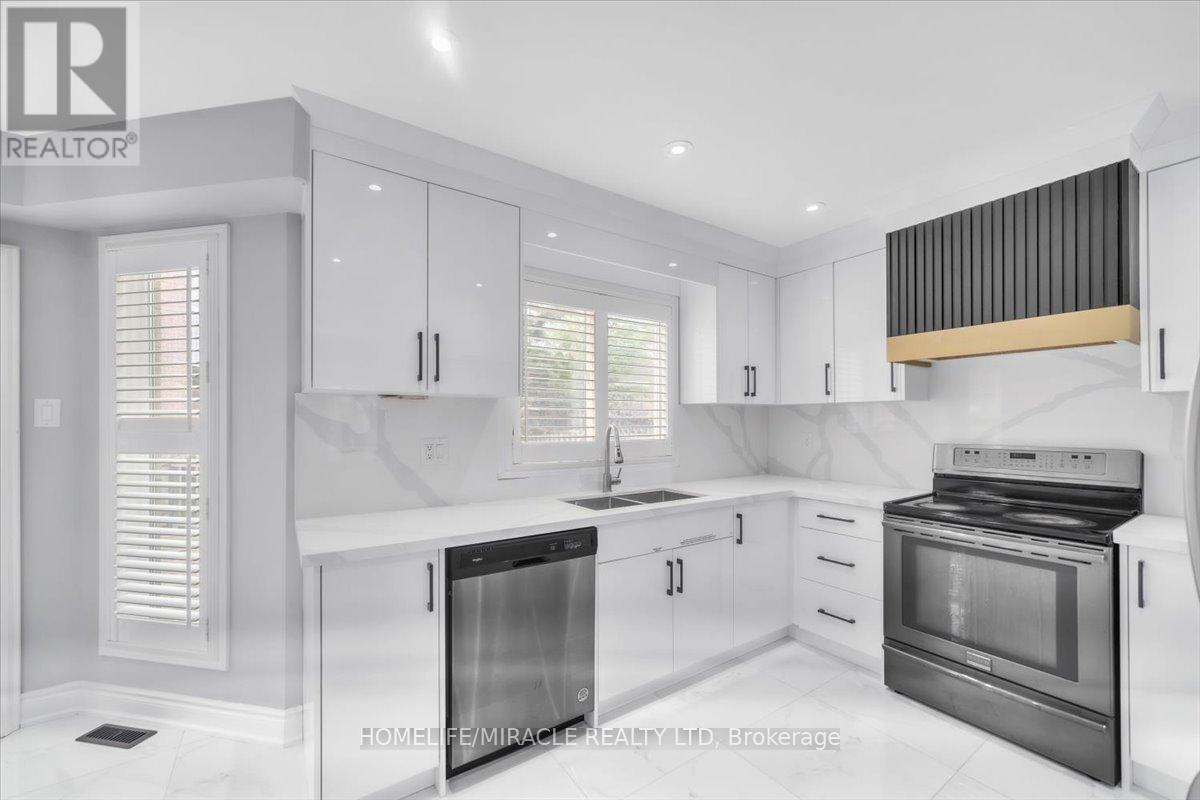 Photo 11 of 4 Peppertree Crescent, Brampton ON