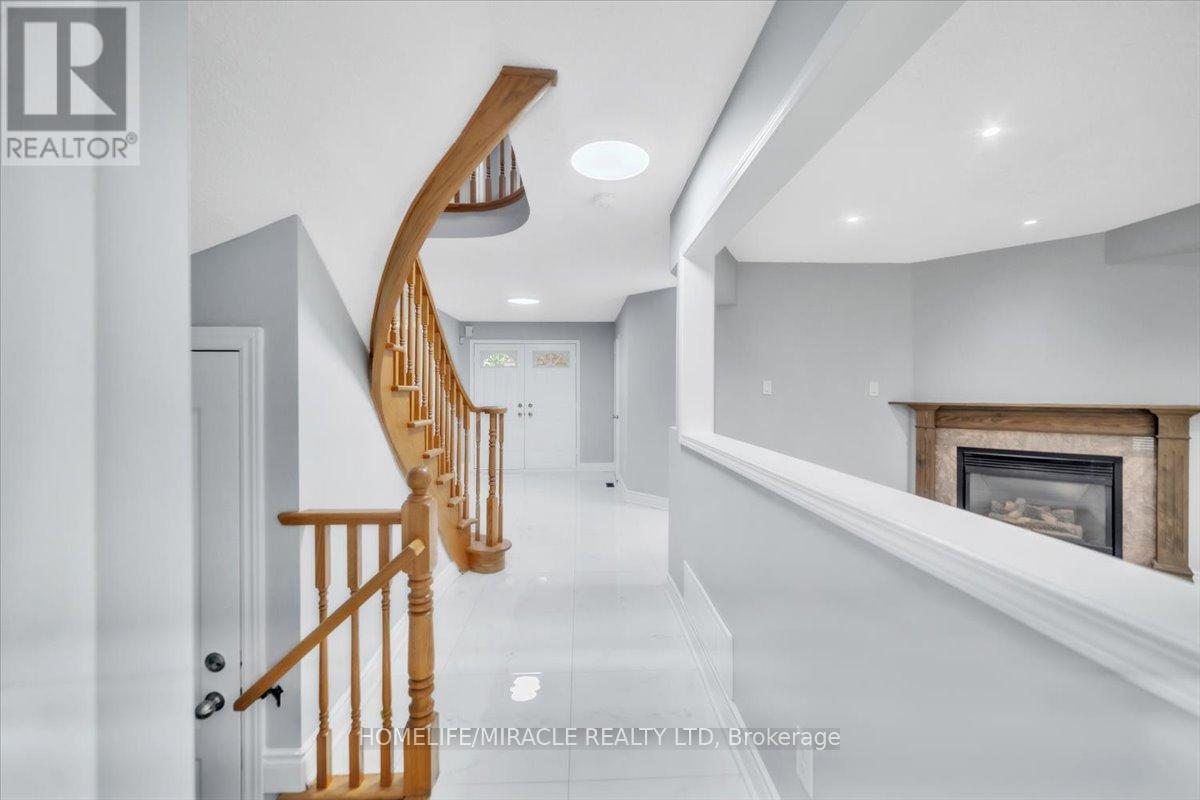 Photo 15 of 4 Peppertree Crescent, Brampton ON