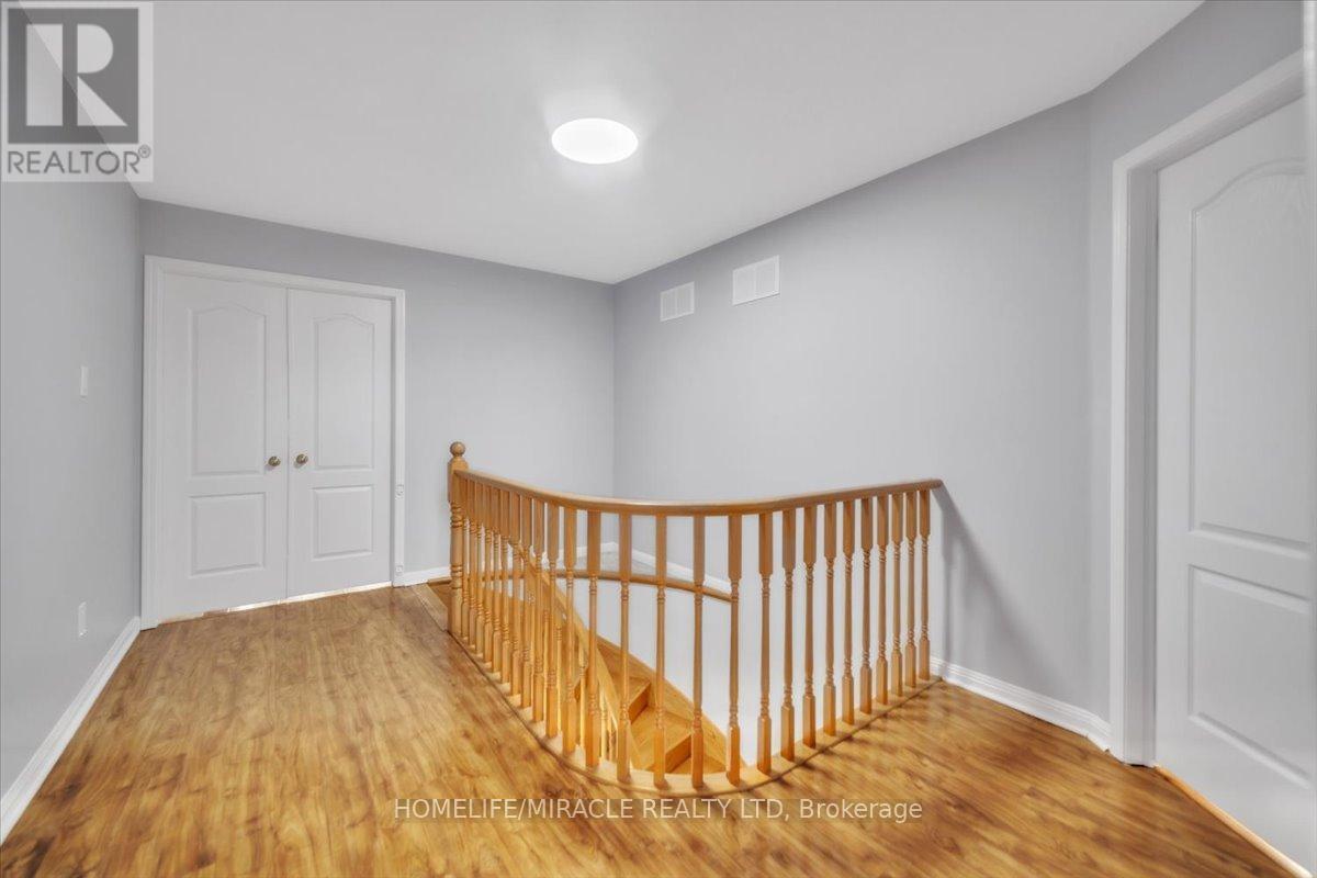 Photo 21 of 4 Peppertree Crescent, Brampton ON