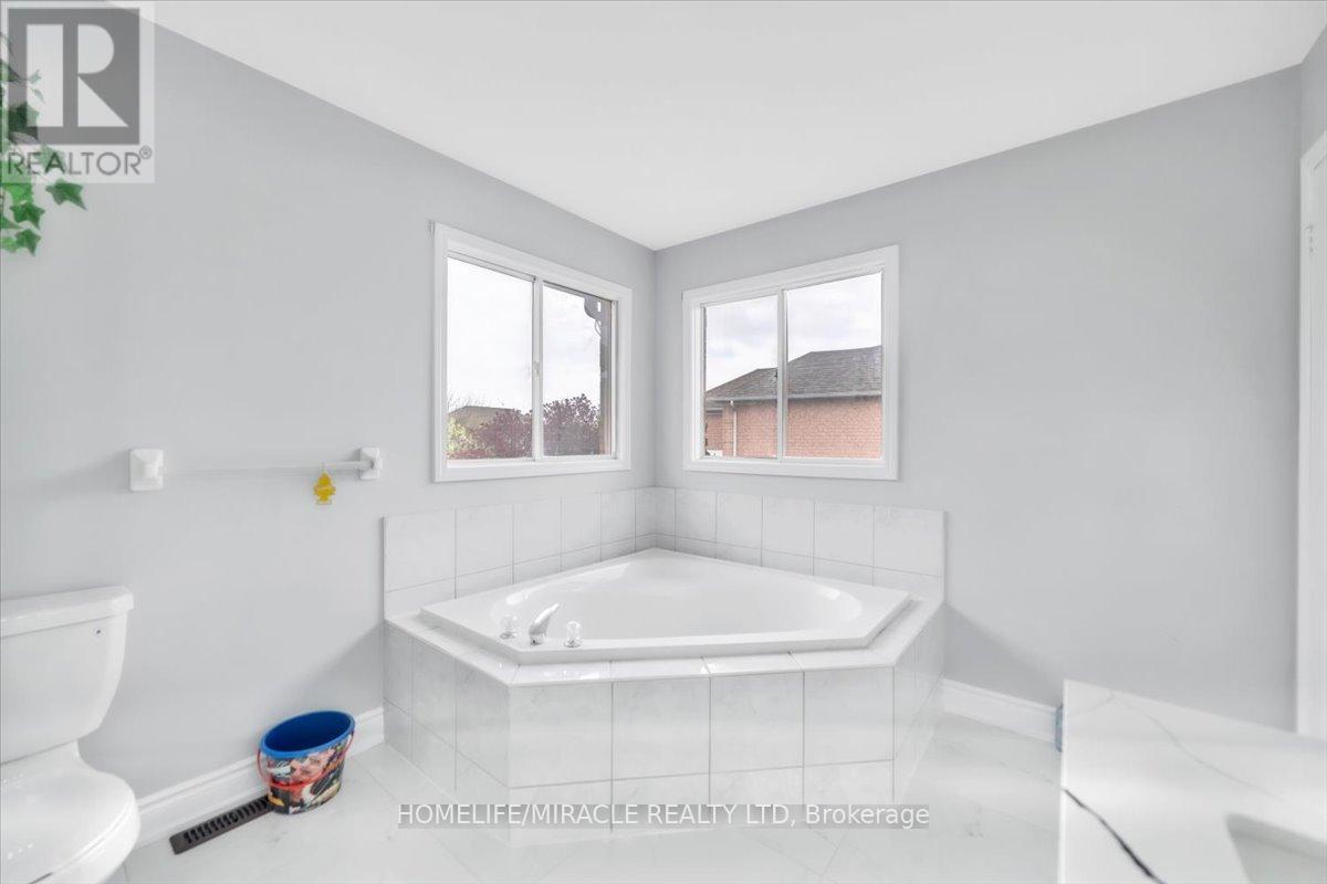 Photo 23 of 4 Peppertree Crescent, Brampton ON