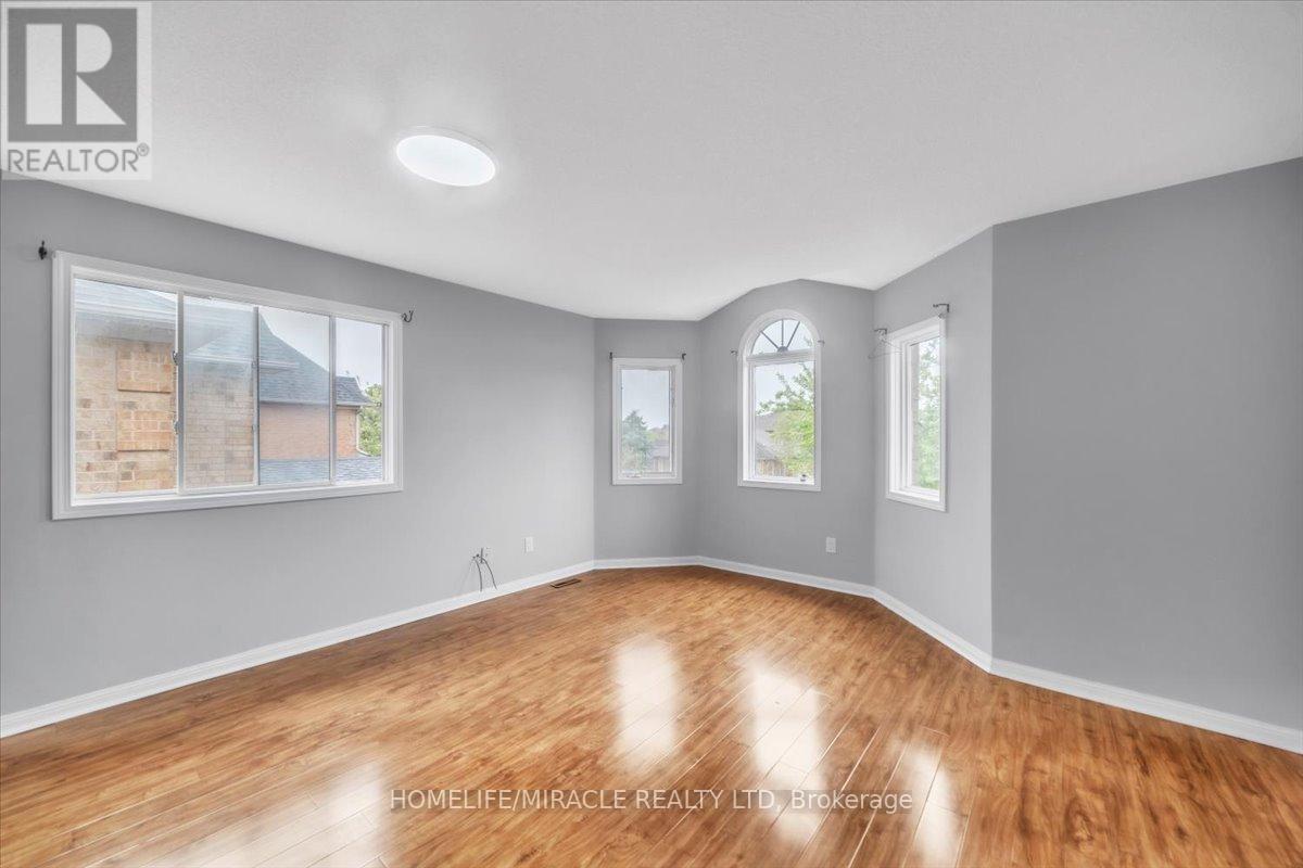 Photo 26 of 4 Peppertree Crescent, Brampton ON