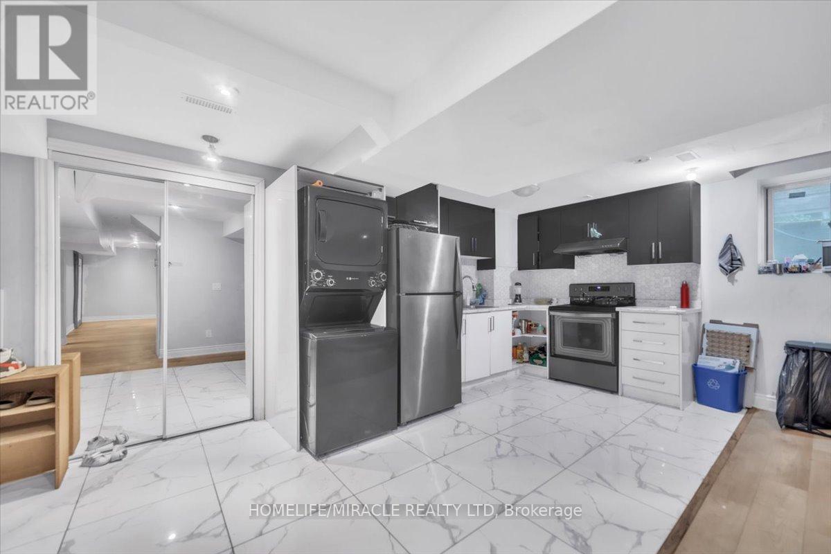 Photo 32 of 4 Peppertree Crescent, Brampton ON