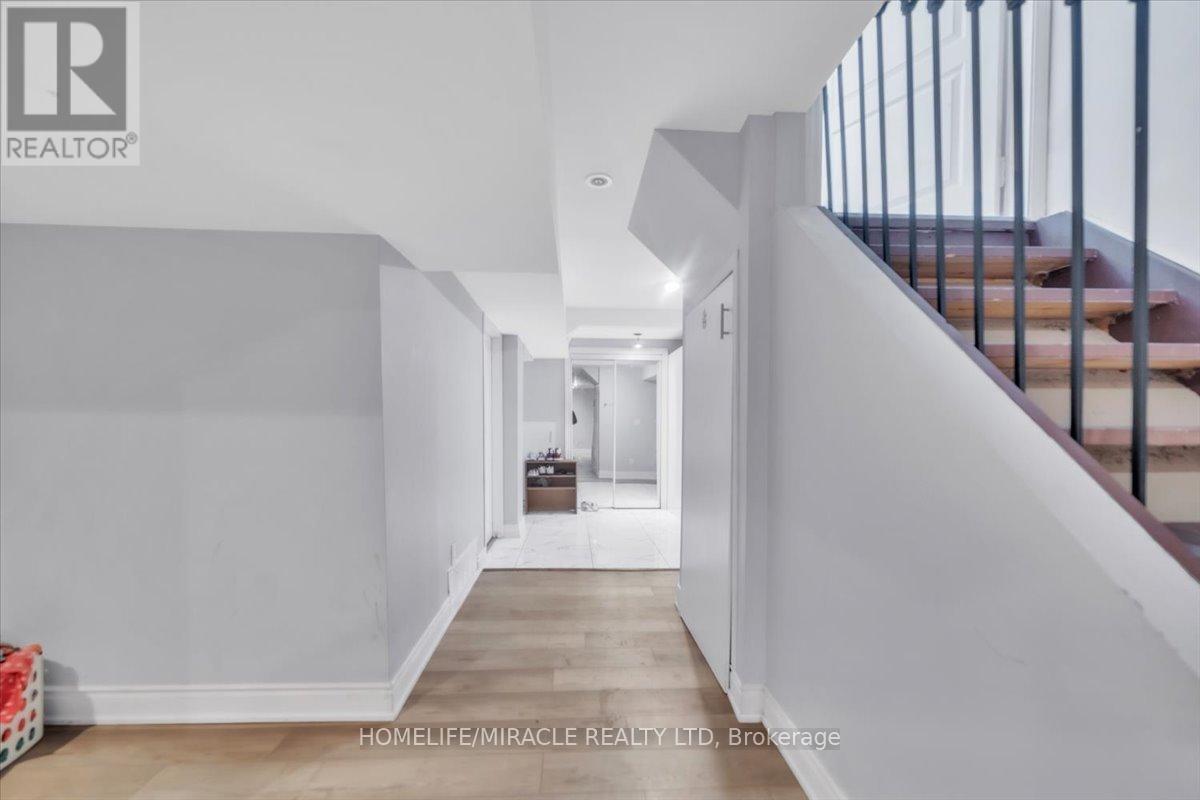 Photo 36 of 4 Peppertree Crescent, Brampton ON