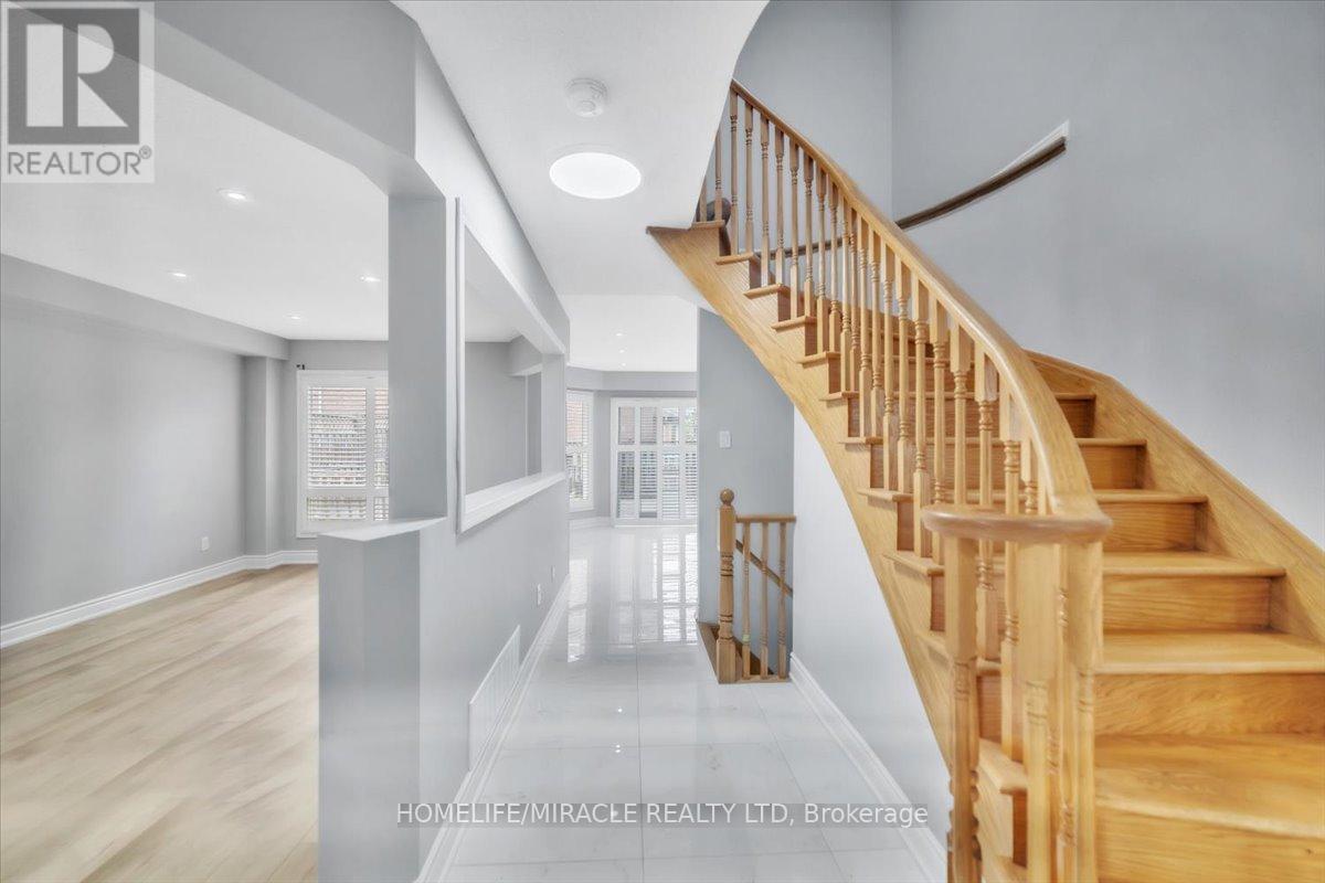 Photo 6 of 4 Peppertree Crescent, Brampton ON