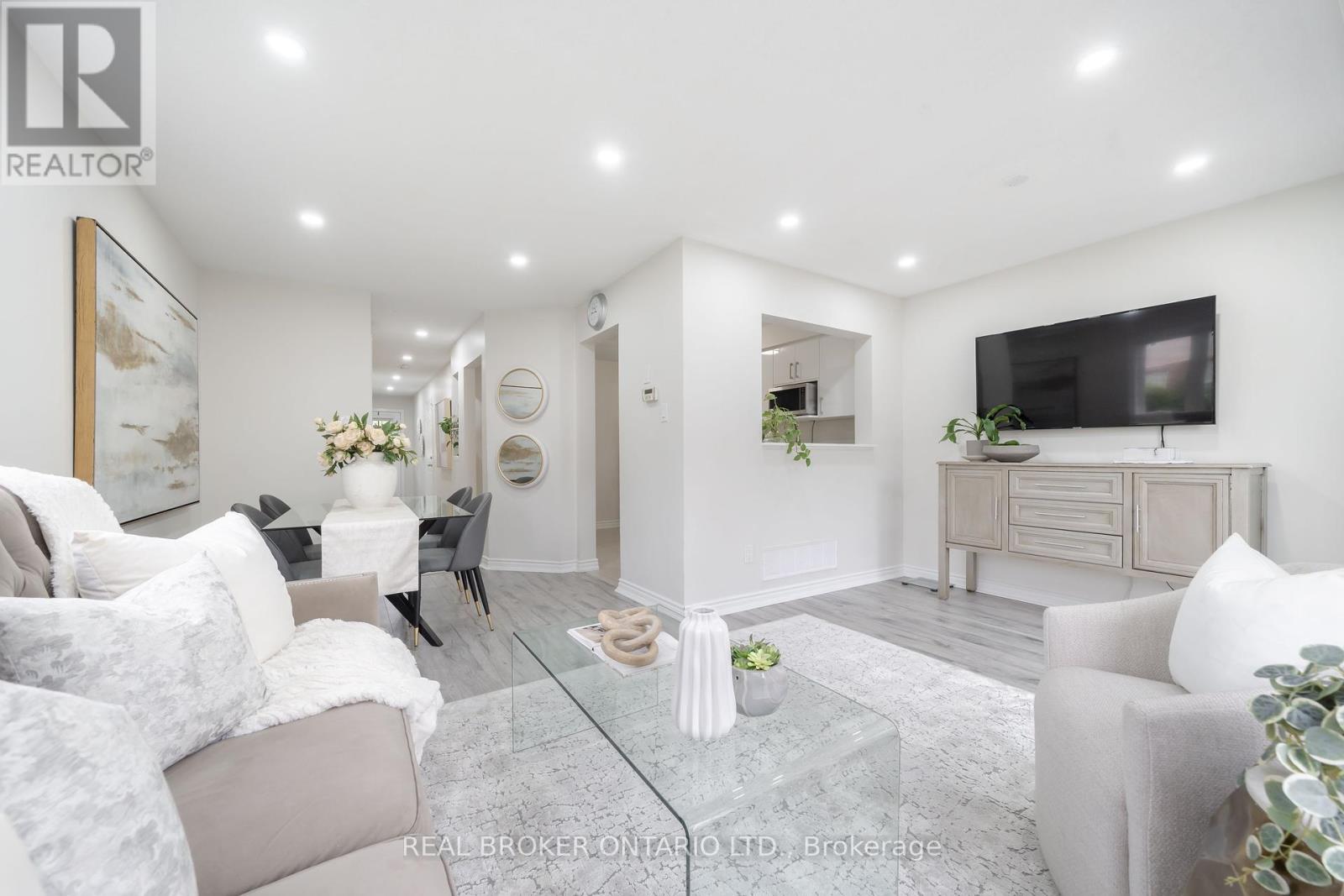 Photo 10 of 36 5255 Guildwood Way, Mississauga ON