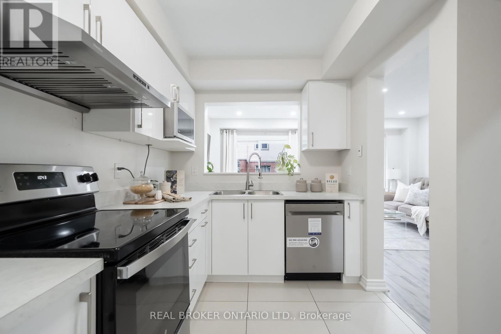Photo 11 of 36 5255 Guildwood Way, Mississauga ON
