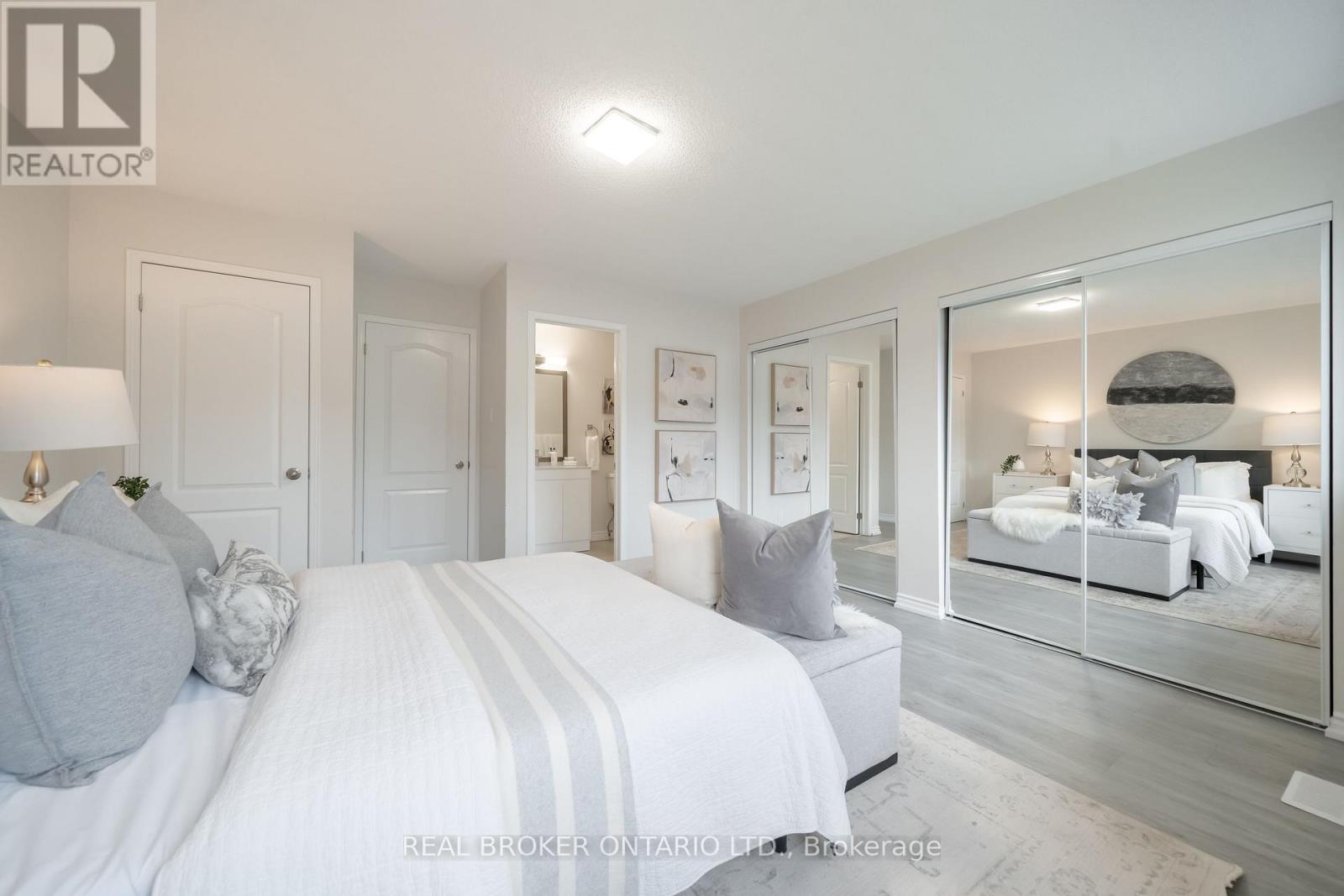 Photo 17 of 36 5255 Guildwood Way, Mississauga ON