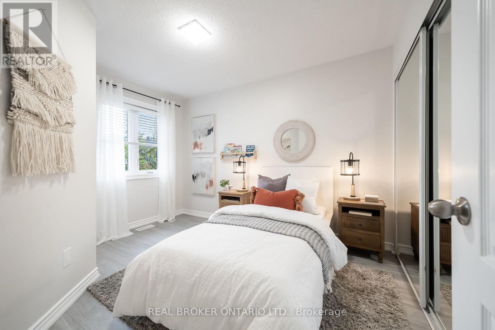 Photo 19 of 36 5255 Guildwood Way, Mississauga ON