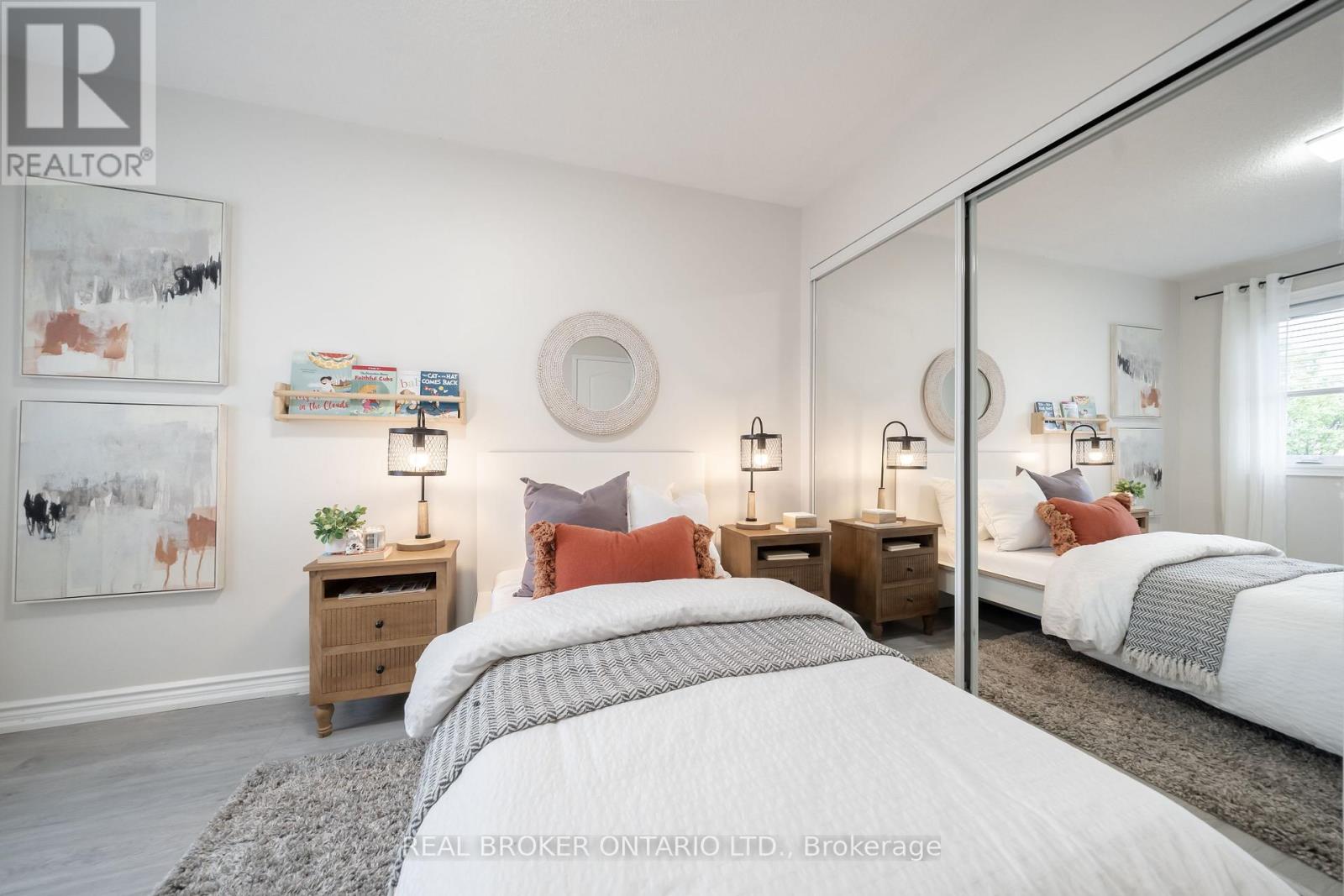 Photo 20 of 36 5255 Guildwood Way, Mississauga ON