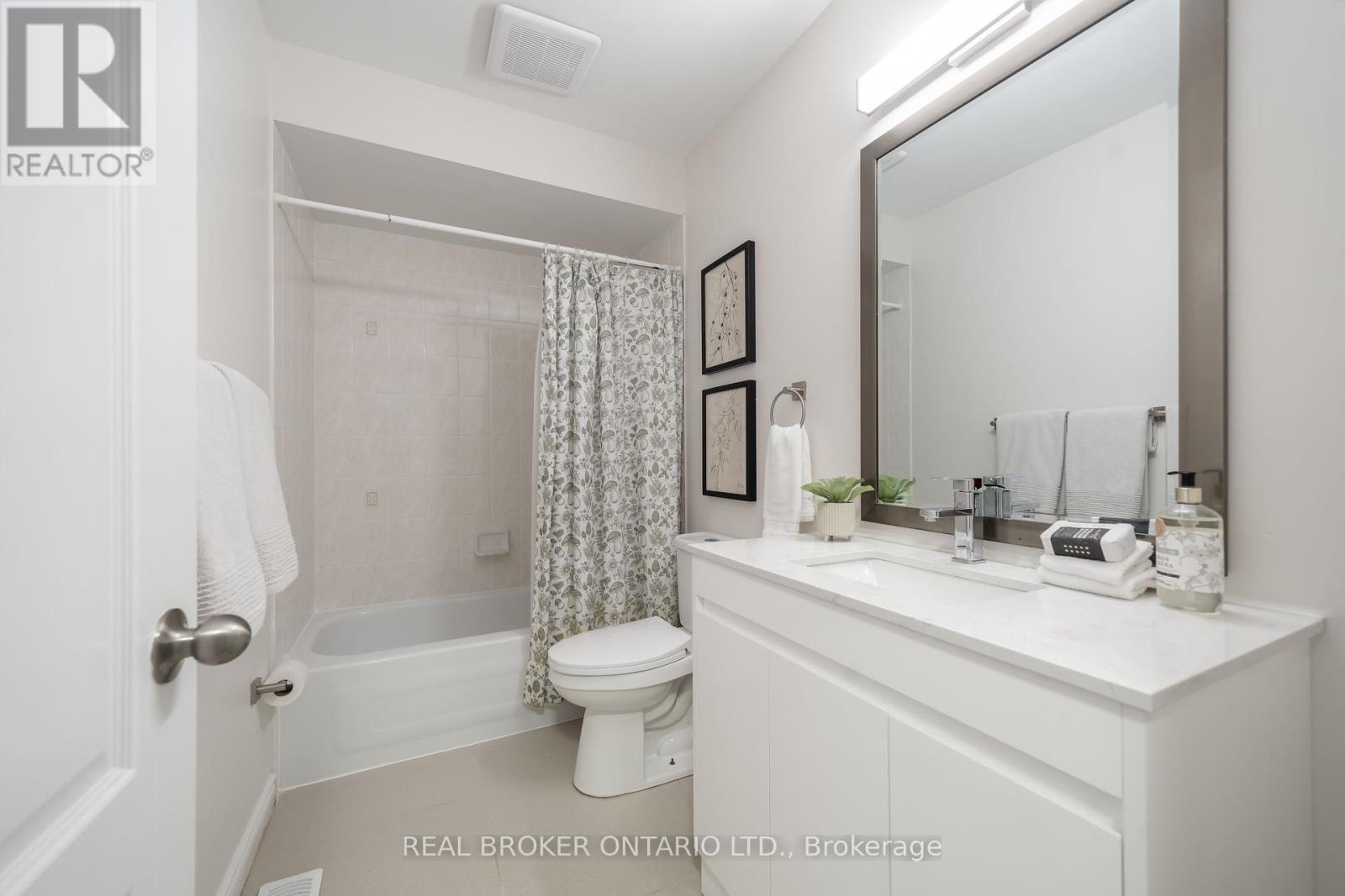 Photo 24 of 36 5255 Guildwood Way, Mississauga ON