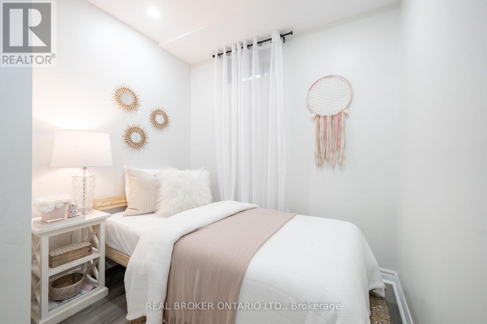 Photo 30 of 36 5255 Guildwood Way, Mississauga ON