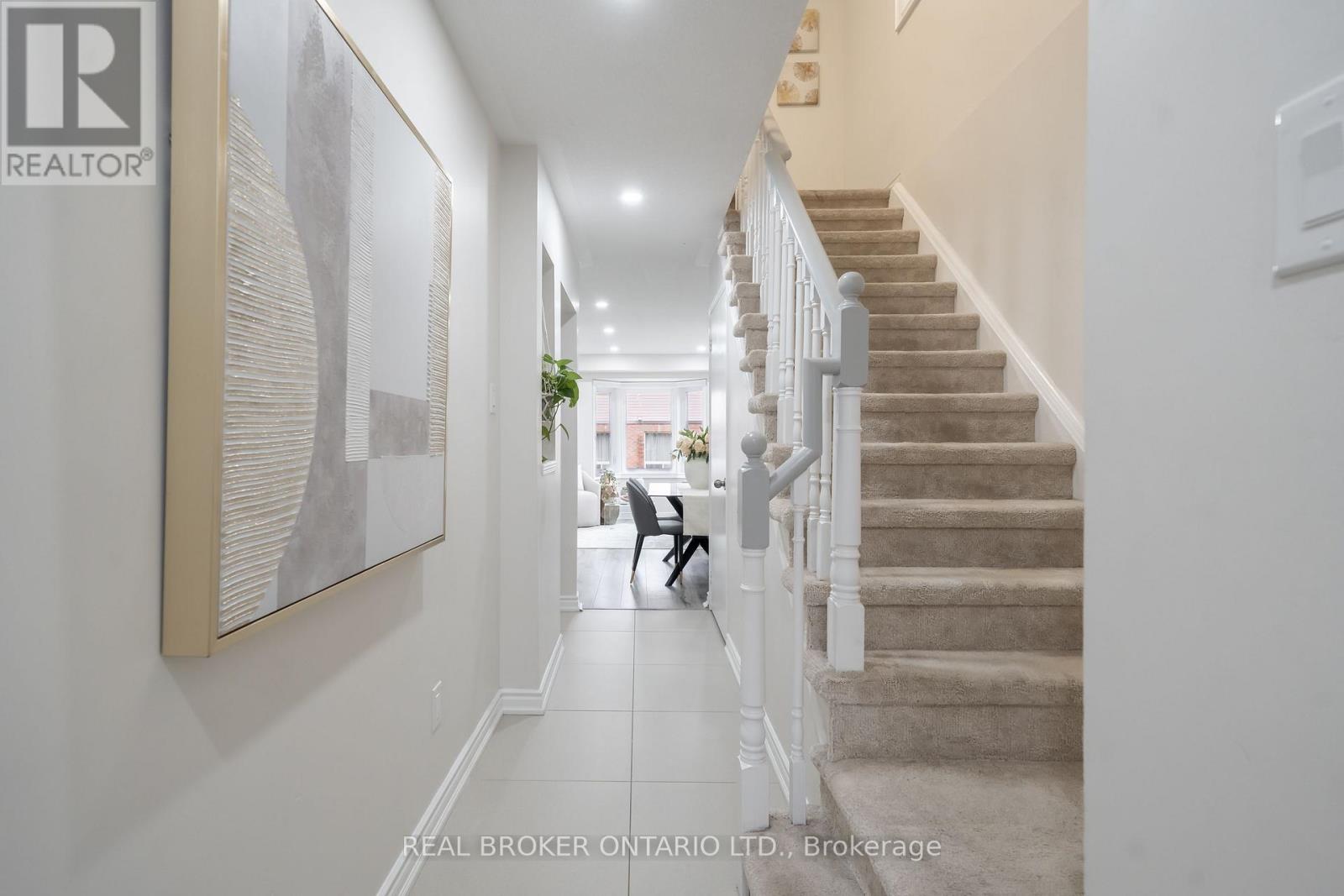 Photo 4 of 36 5255 Guildwood Way, Mississauga ON
