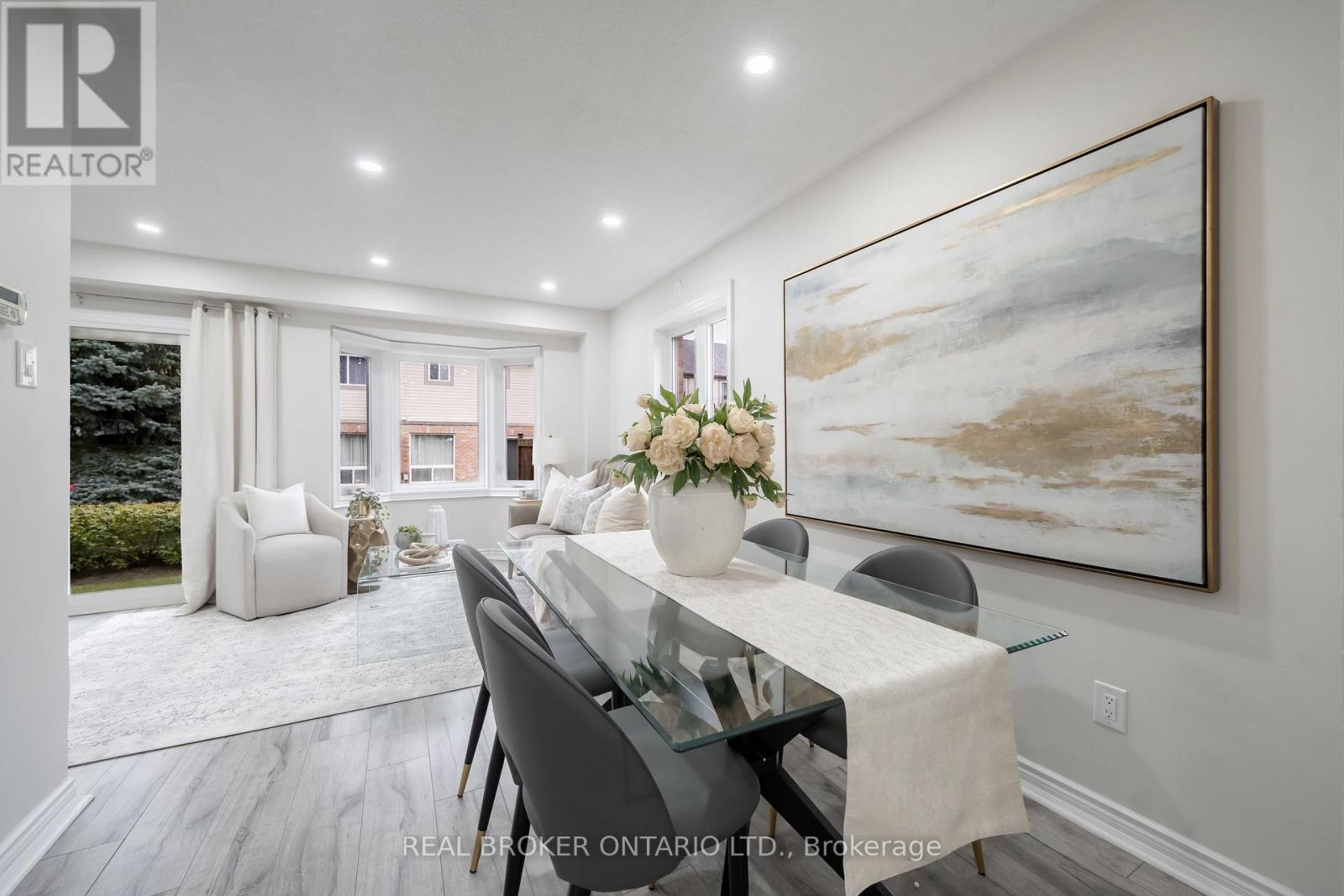 Photo 5 of 36 5255 Guildwood Way, Mississauga ON