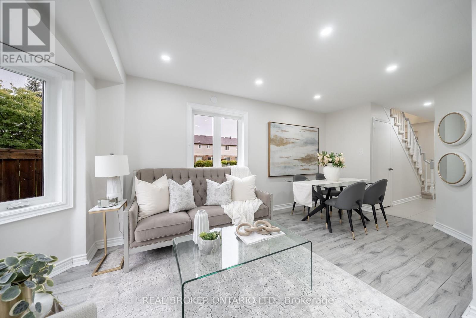 Photo 6 of 36 5255 Guildwood Way, Mississauga ON