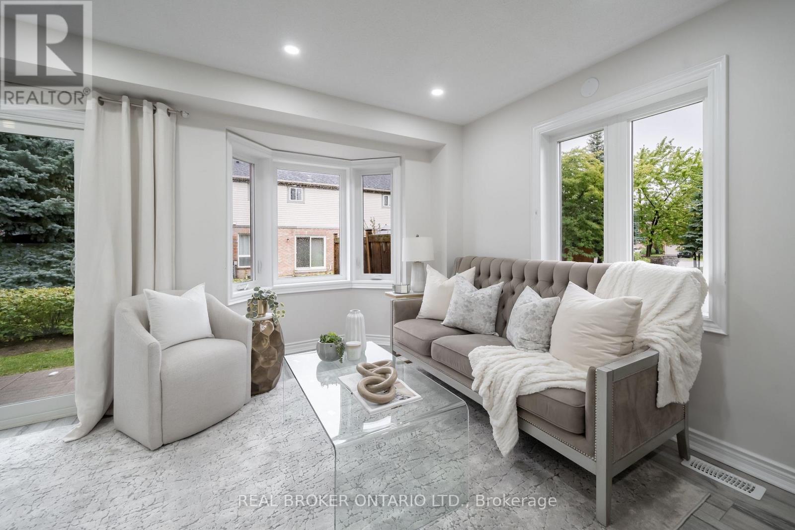 Photo 8 of 36 5255 Guildwood Way, Mississauga ON