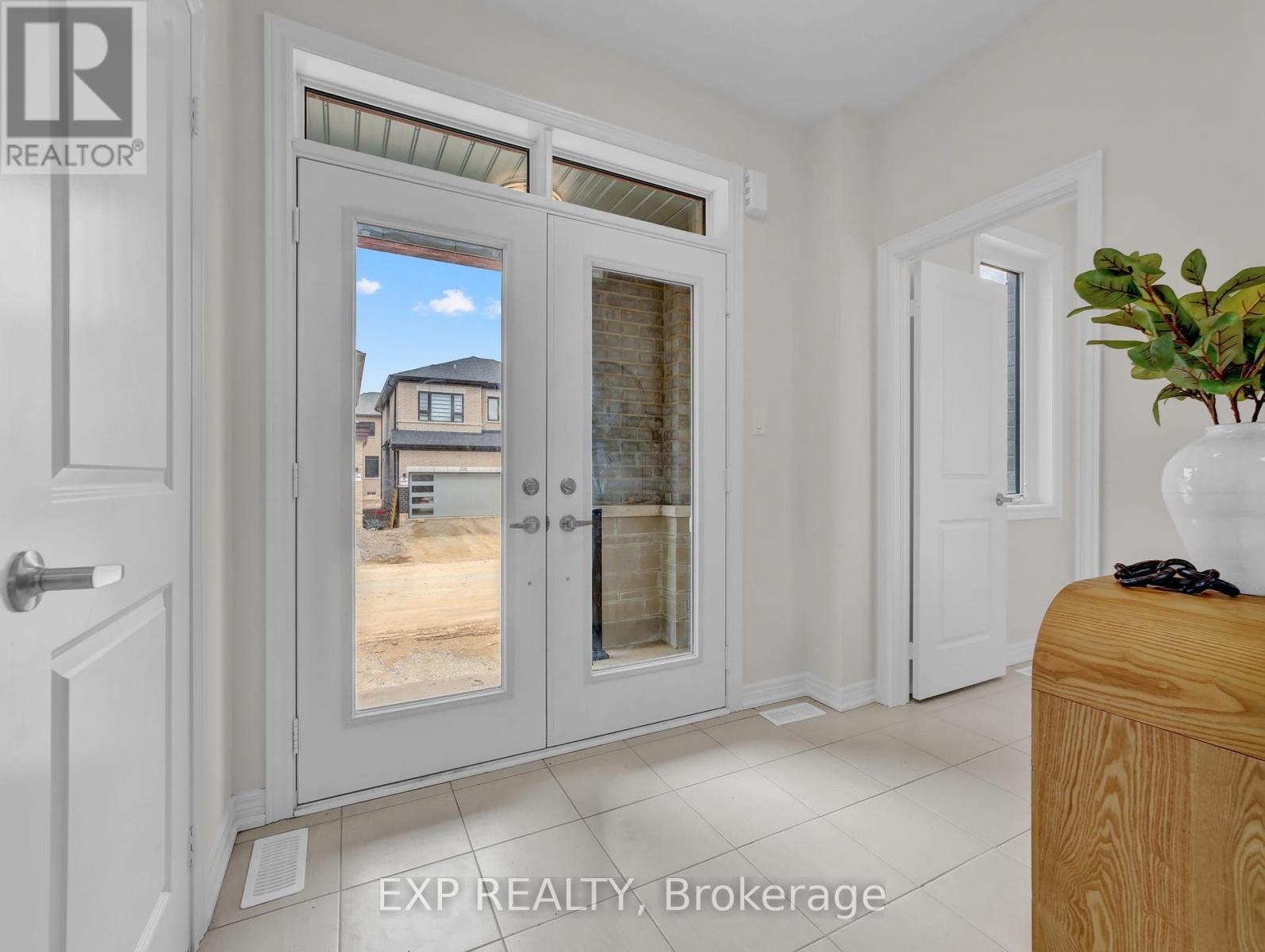 Photo 3 of 795 Apple Terrace, Milton ON
