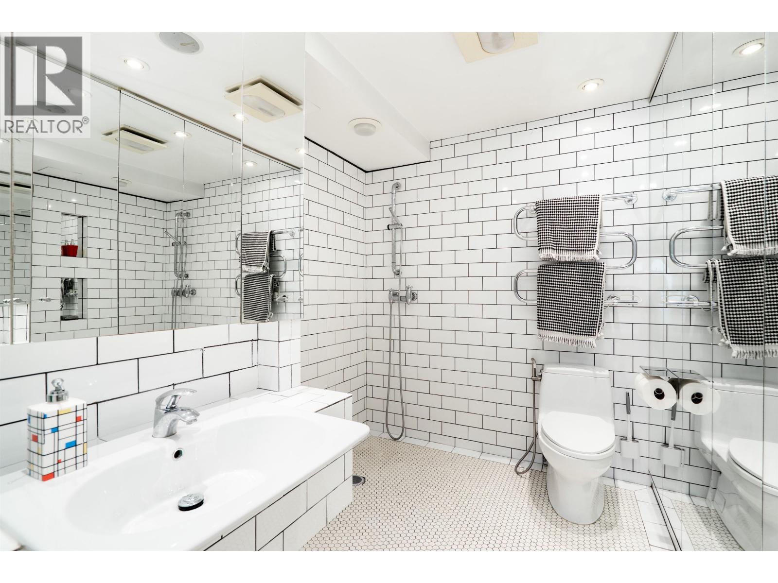Photo 33 of 202 1535 Nelson Street, Vancouver BC