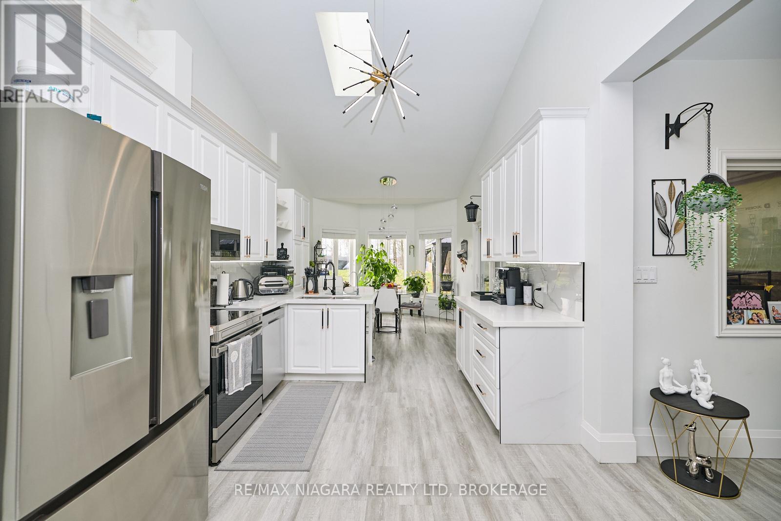 Photo 14 of 637 Carl Road, Welland ON
