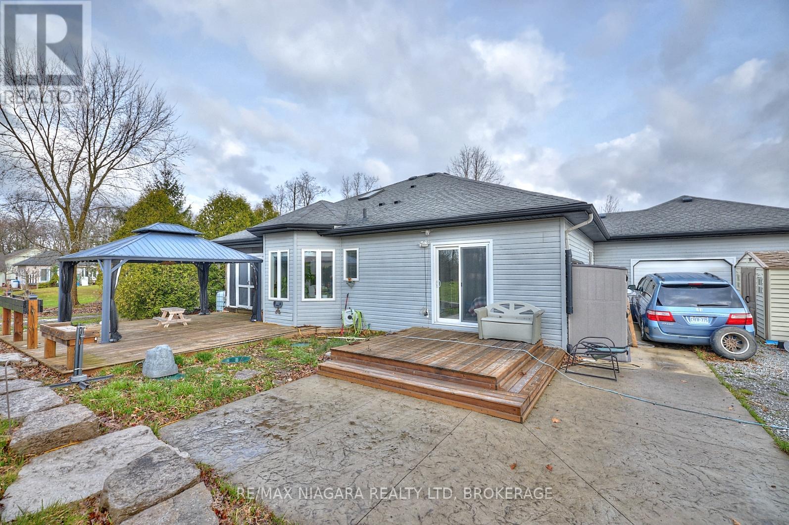 Photo 33 of 637 Carl Road, Welland ON
