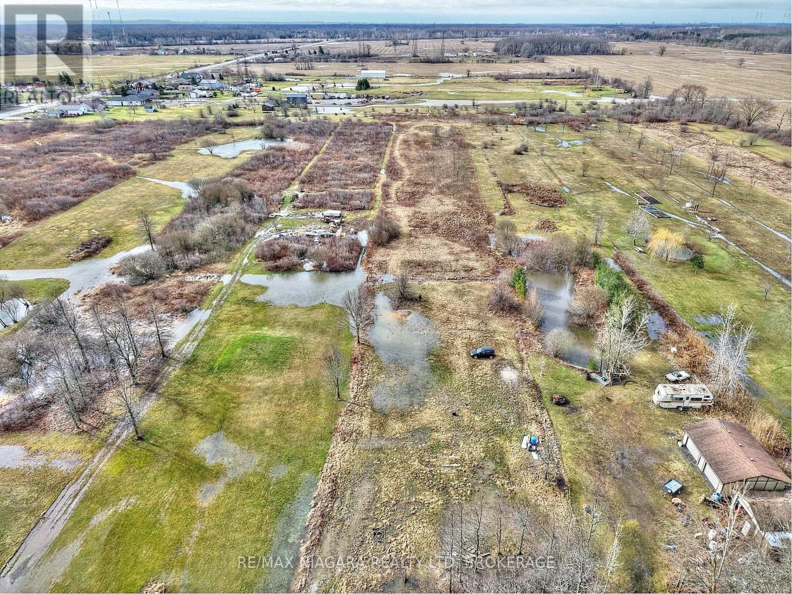 Photo 42 of 637 Carl Road, Welland ON